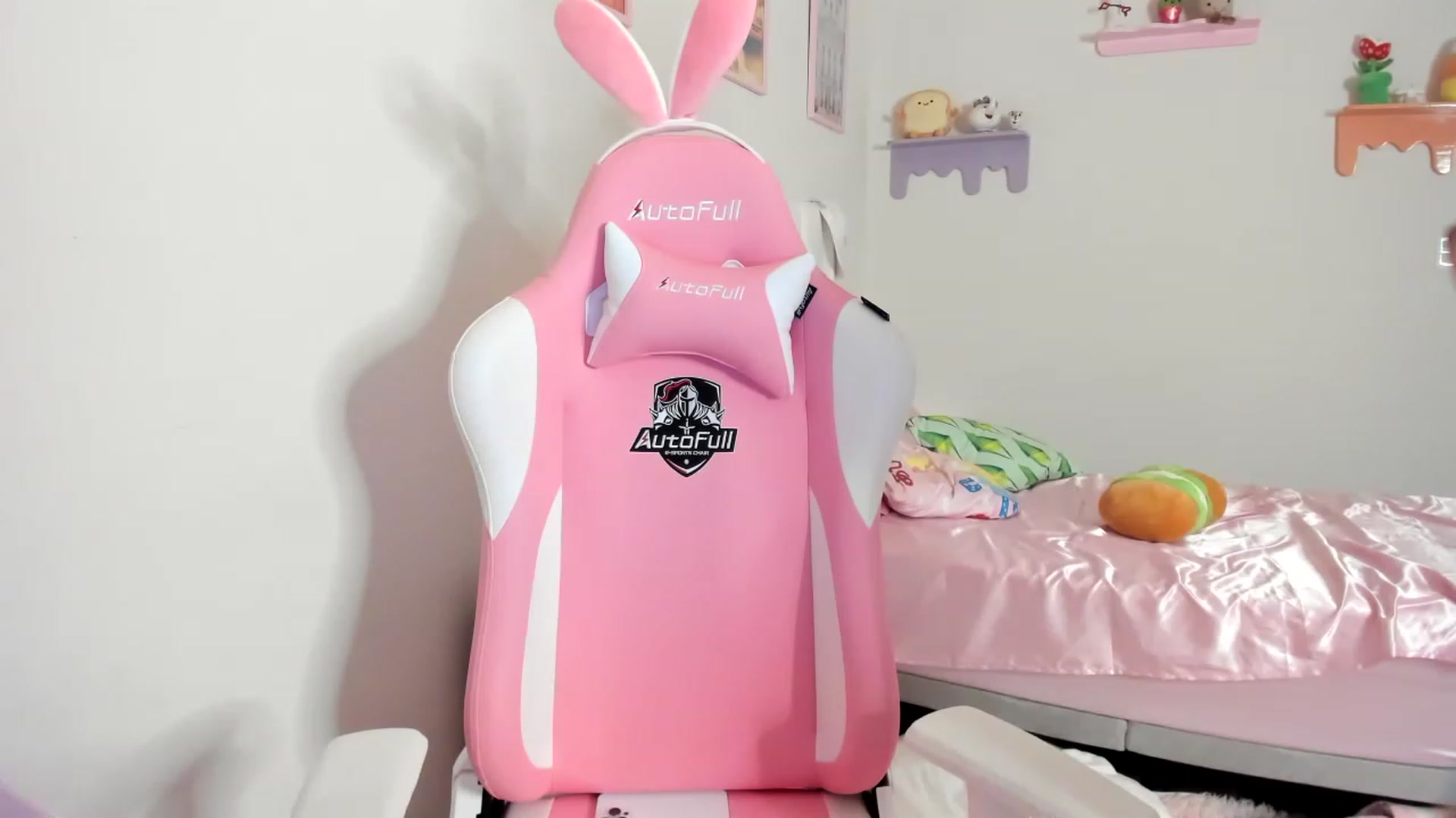 Gallery image thumbnail from Cherrycute666's myfreecams stream on, 06/16/2023, 06:14 image 4 of 20