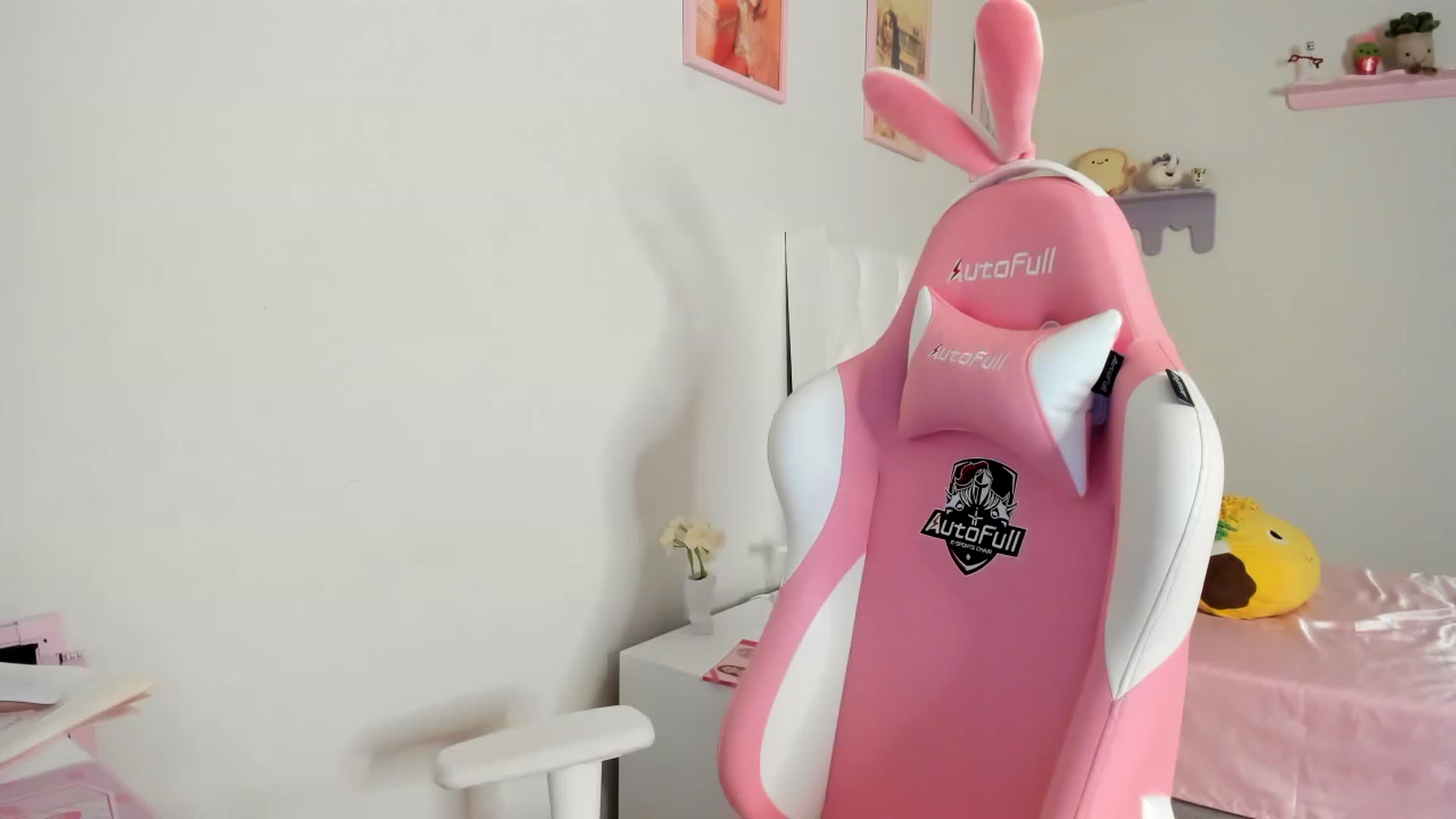 Gallery image thumbnail from Cherrycute666's myfreecams stream on, 06/16/2023, 09:40 image 17 of 20