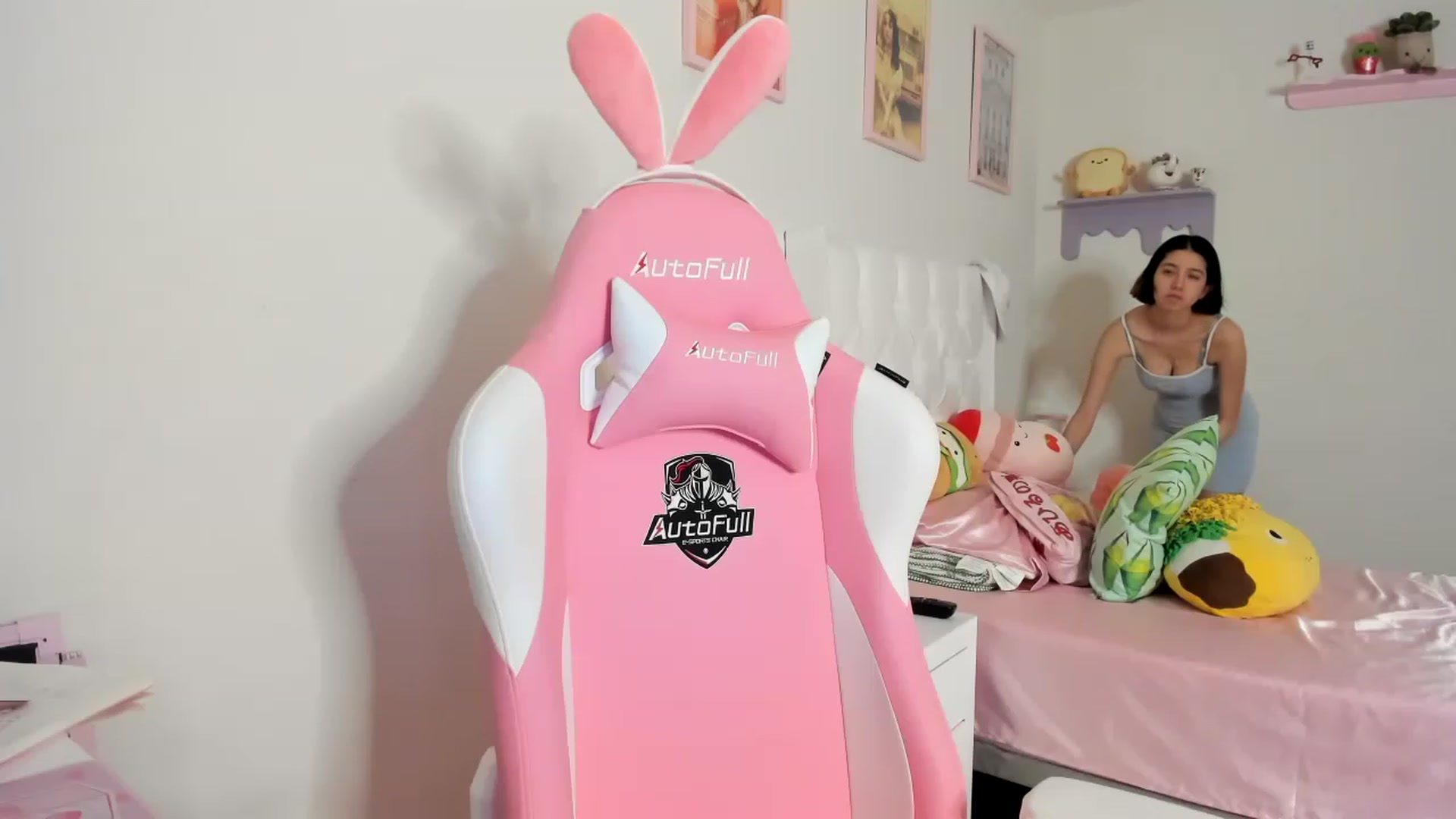 Gallery image thumbnail from Cherrycute666's myfreecams stream on, 06/16/2023, 09:40 image 3 of 20
