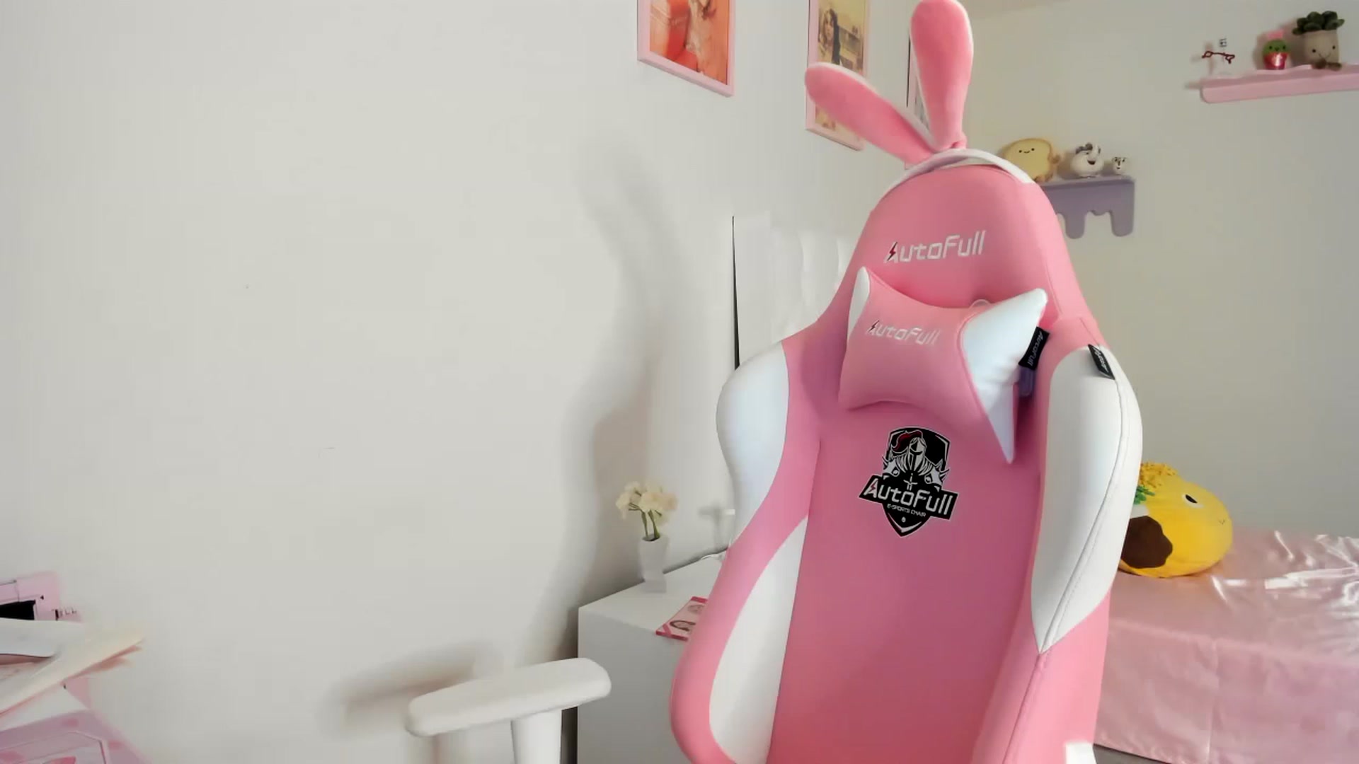 Gallery image thumbnail from Cherrycute666's myfreecams stream on, 06/16/2023, 09:40 image 16 of 20