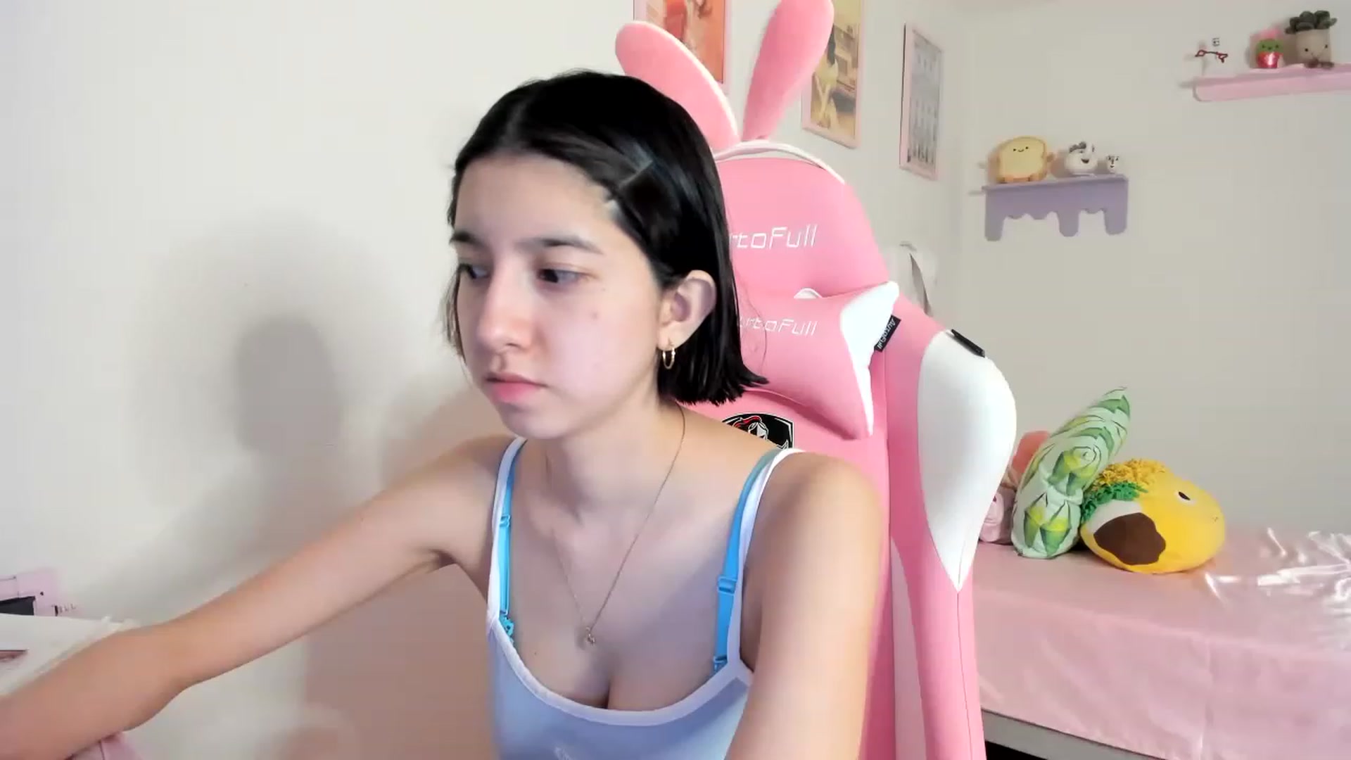 Gallery image thumbnail from Cherrycute666's myfreecams stream on, 06/16/2023, 09:40 image 12 of 20