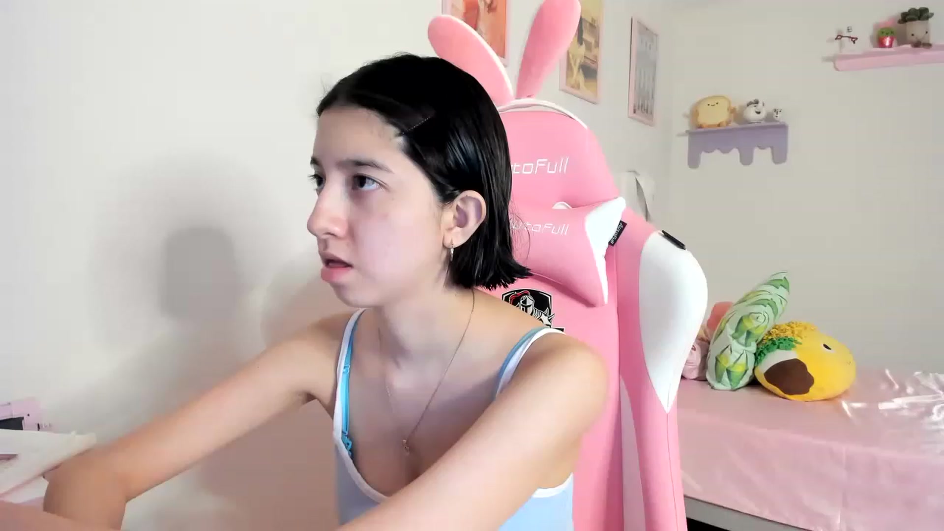 Gallery image thumbnail from Cherrycute666's myfreecams stream on, 06/16/2023, 09:40 image 9 of 20