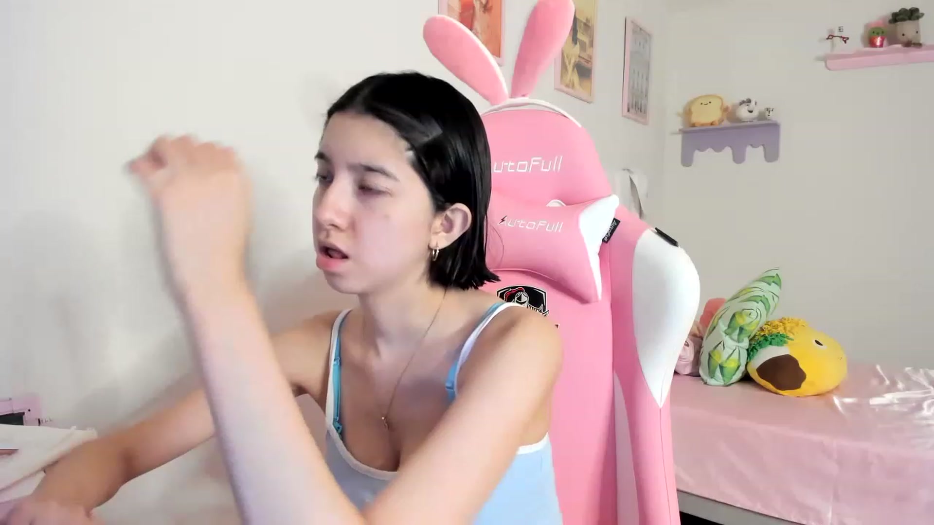 Gallery image thumbnail from Cherrycute666's myfreecams stream on, 06/16/2023, 09:40 image 10 of 20