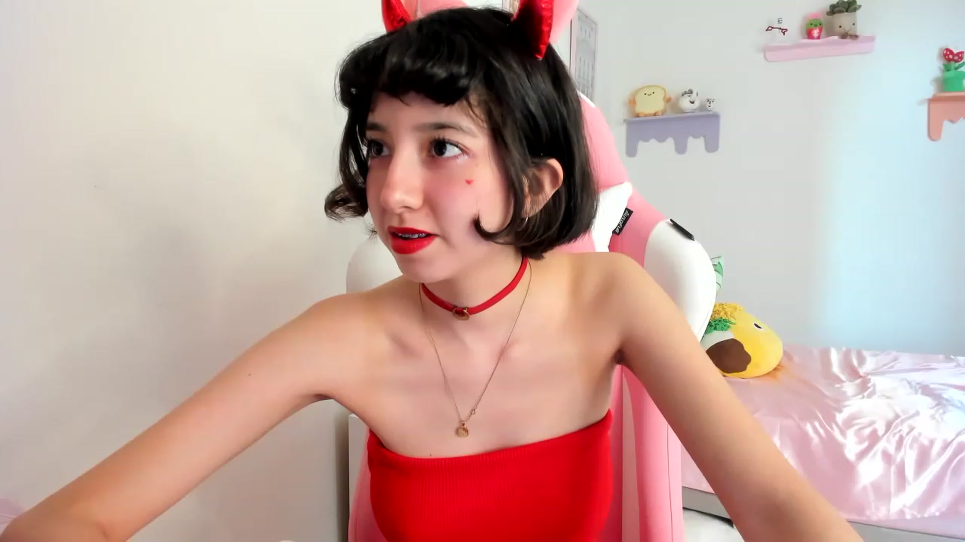 Gallery image thumbnail from Cherrycute666's myfreecams stream on, 06/16/2023, 23:18 image 10 of 20
