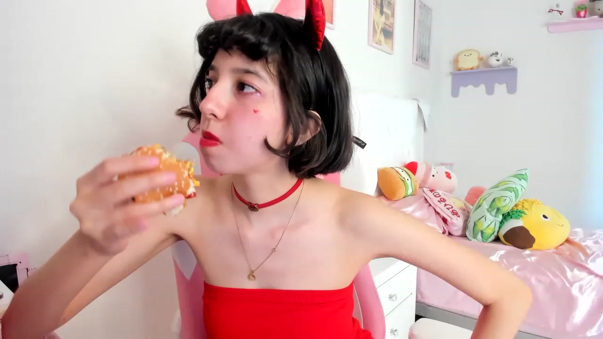 Gallery image thumbnail from Cherrycute666's myfreecams stream on, 06/17/2023, 24:01 image 6 of 20