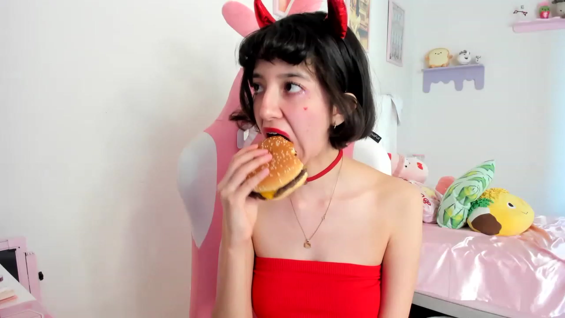 Gallery image thumbnail from Cherrycute666's myfreecams stream on, 06/17/2023, 24:01 image 4 of 20