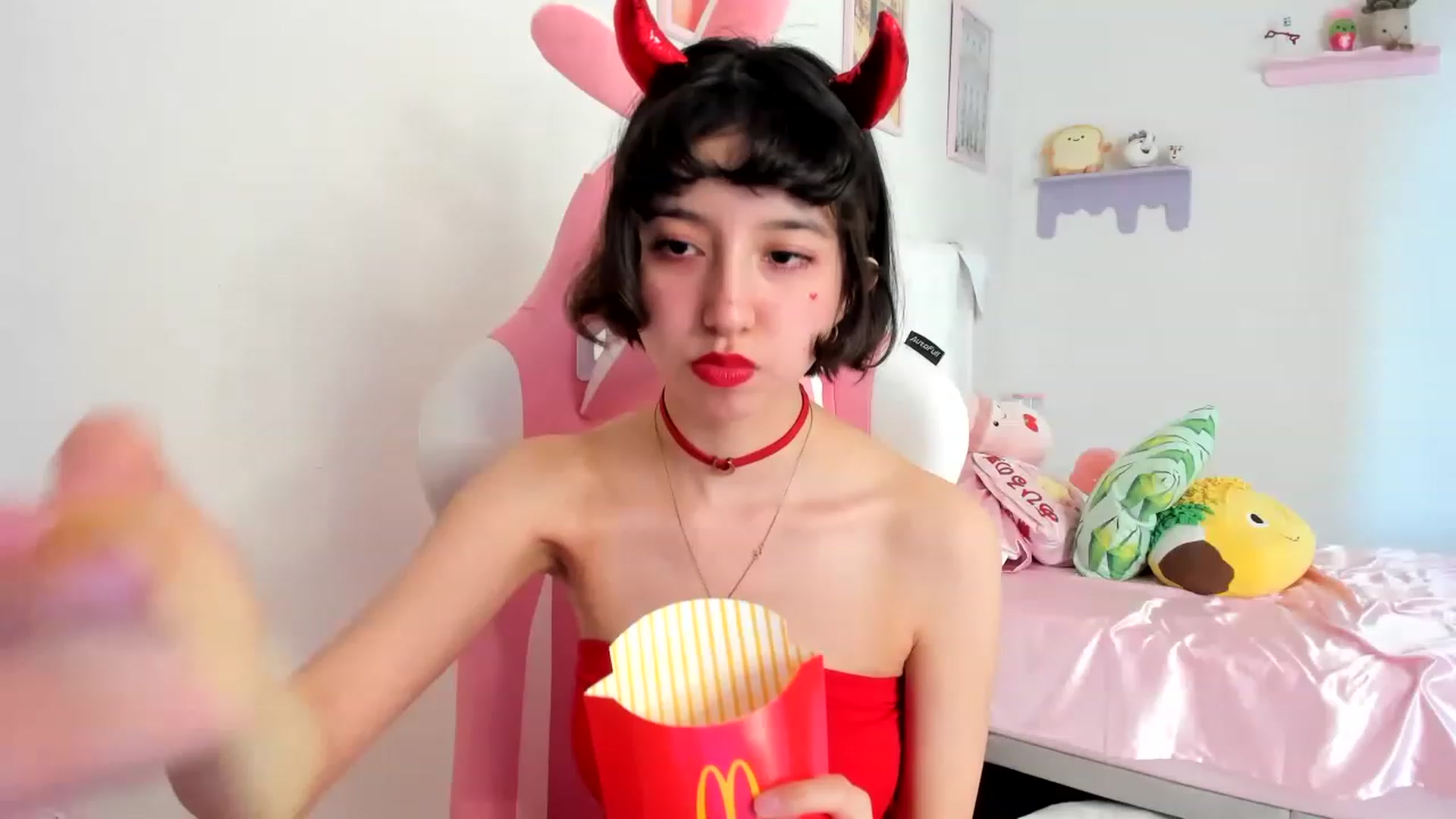 Gallery image thumbnail from Cherrycute666's myfreecams stream on, 06/17/2023, 24:01 image 2 of 20