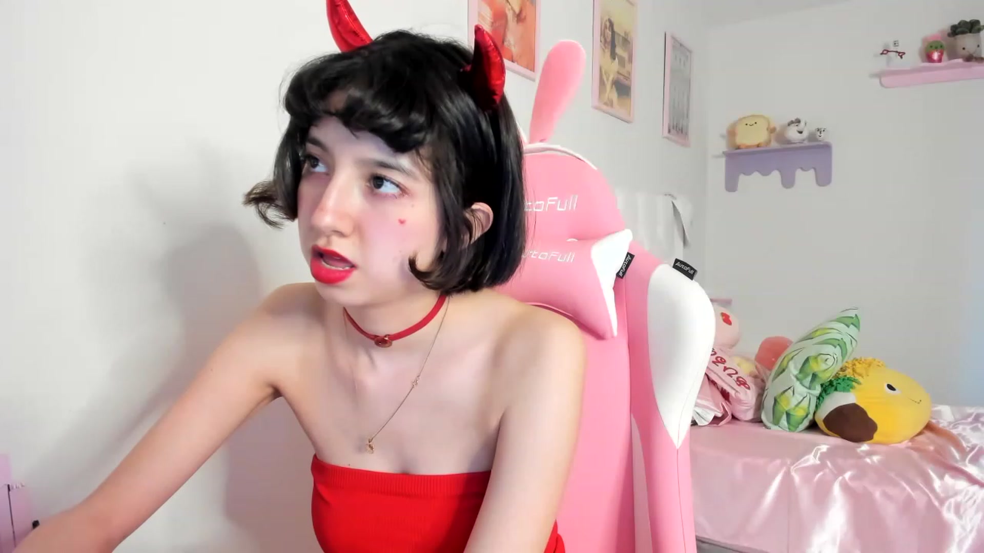 Gallery image thumbnail from Cherrycute666's myfreecams stream on, 06/17/2023, 01:03 image 18 of 20
