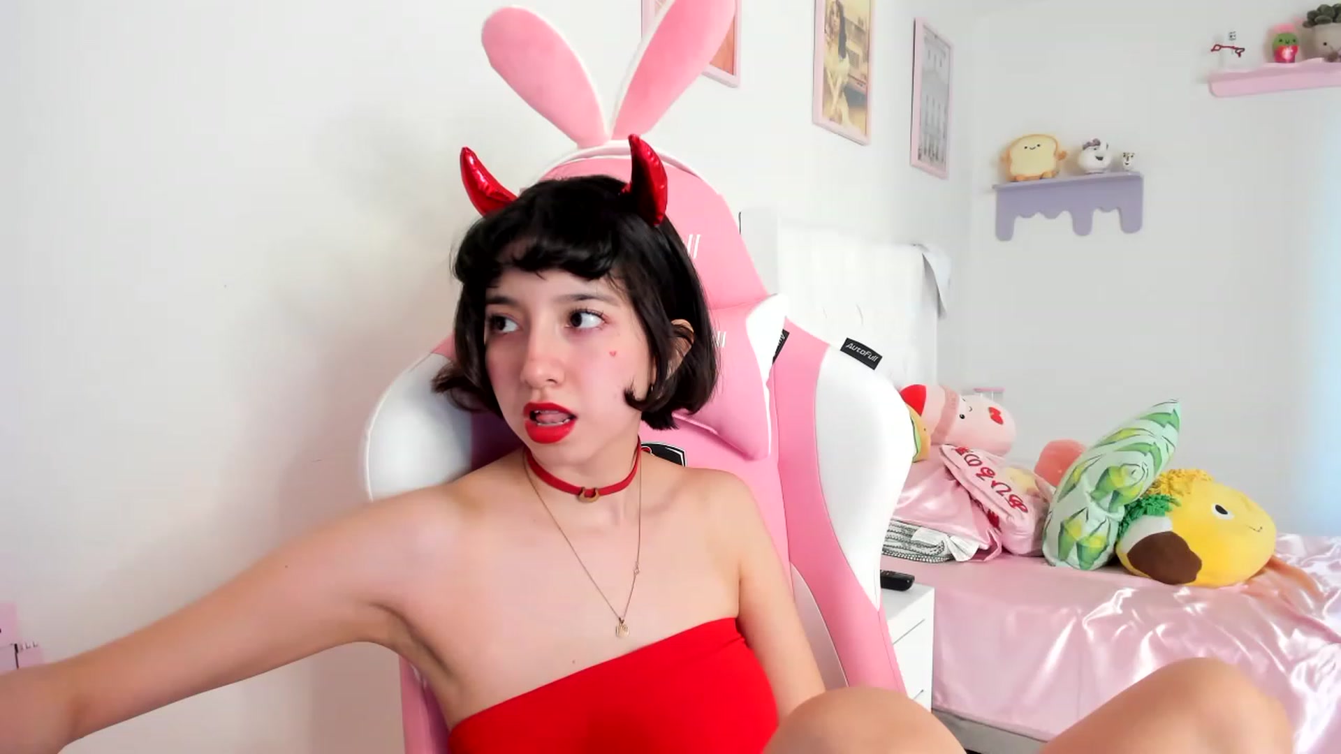 Gallery image thumbnail from Cherrycute666's myfreecams stream on, 06/17/2023, 01:03 image 3 of 20