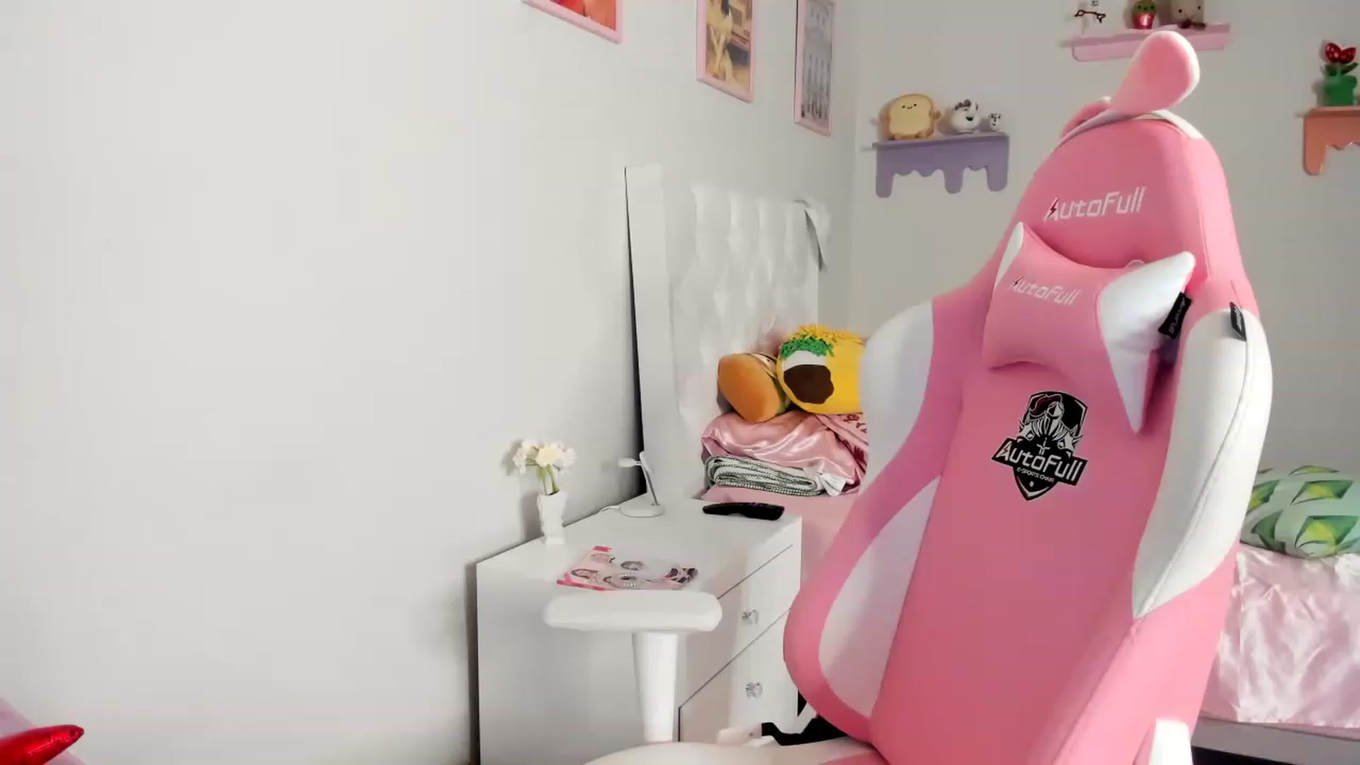 Gallery image thumbnail from Cherrycute666's myfreecams stream on, 06/17/2023, 11:21 image 18 of 20