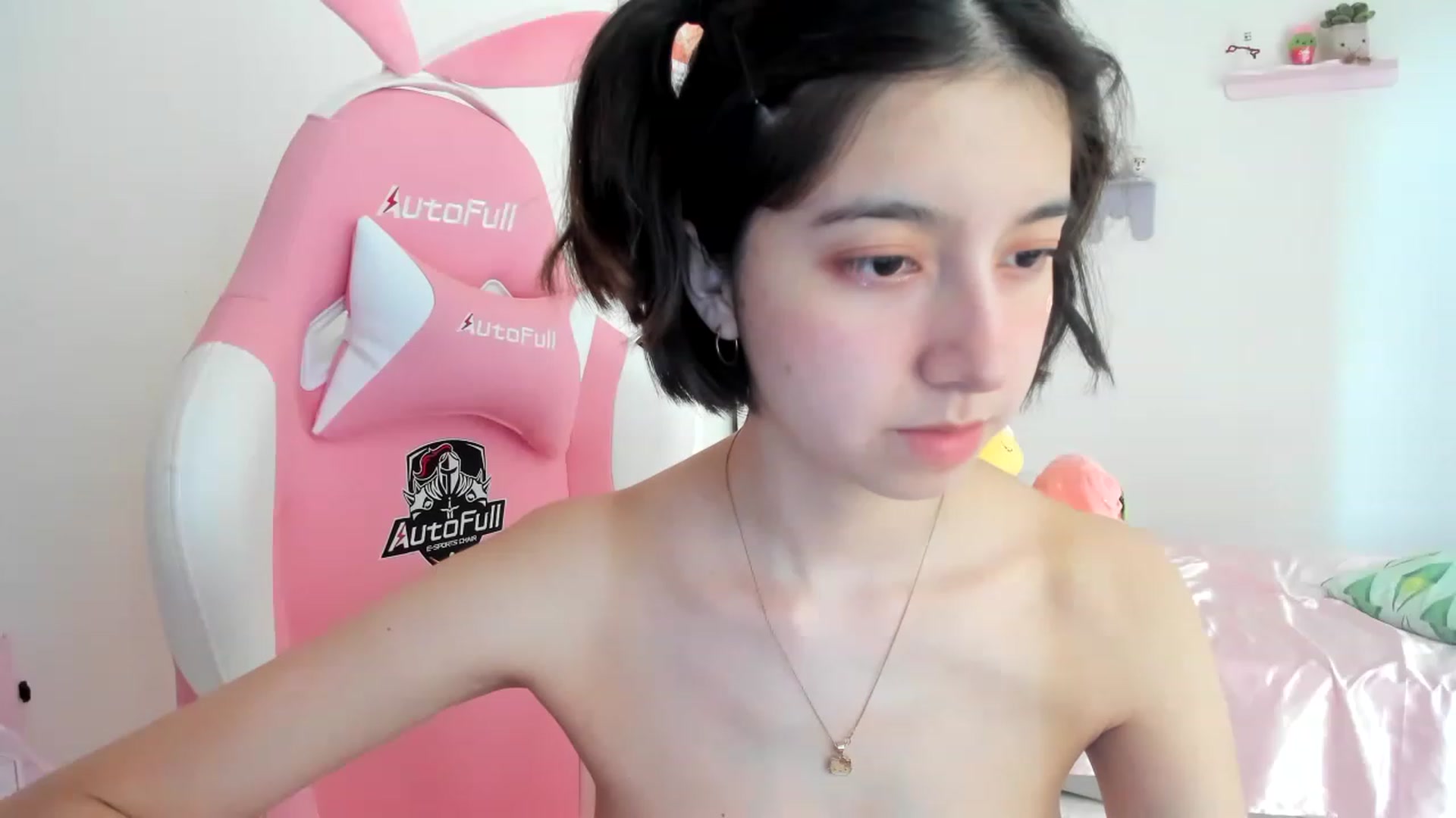 Gallery image thumbnail from Cherrycute666's myfreecams stream on, 06/17/2023, 23:00 image 16 of 20