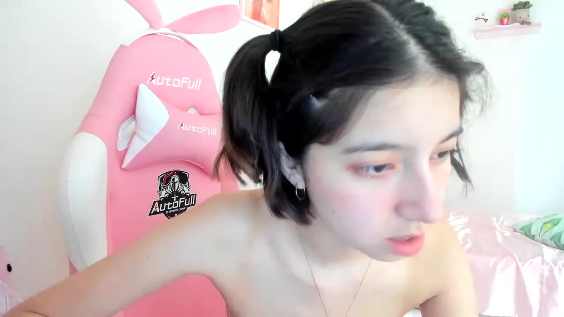 Gallery image thumbnail from Cherrycute666's myfreecams stream on, 06/17/2023, 23:00 image 15 of 20
