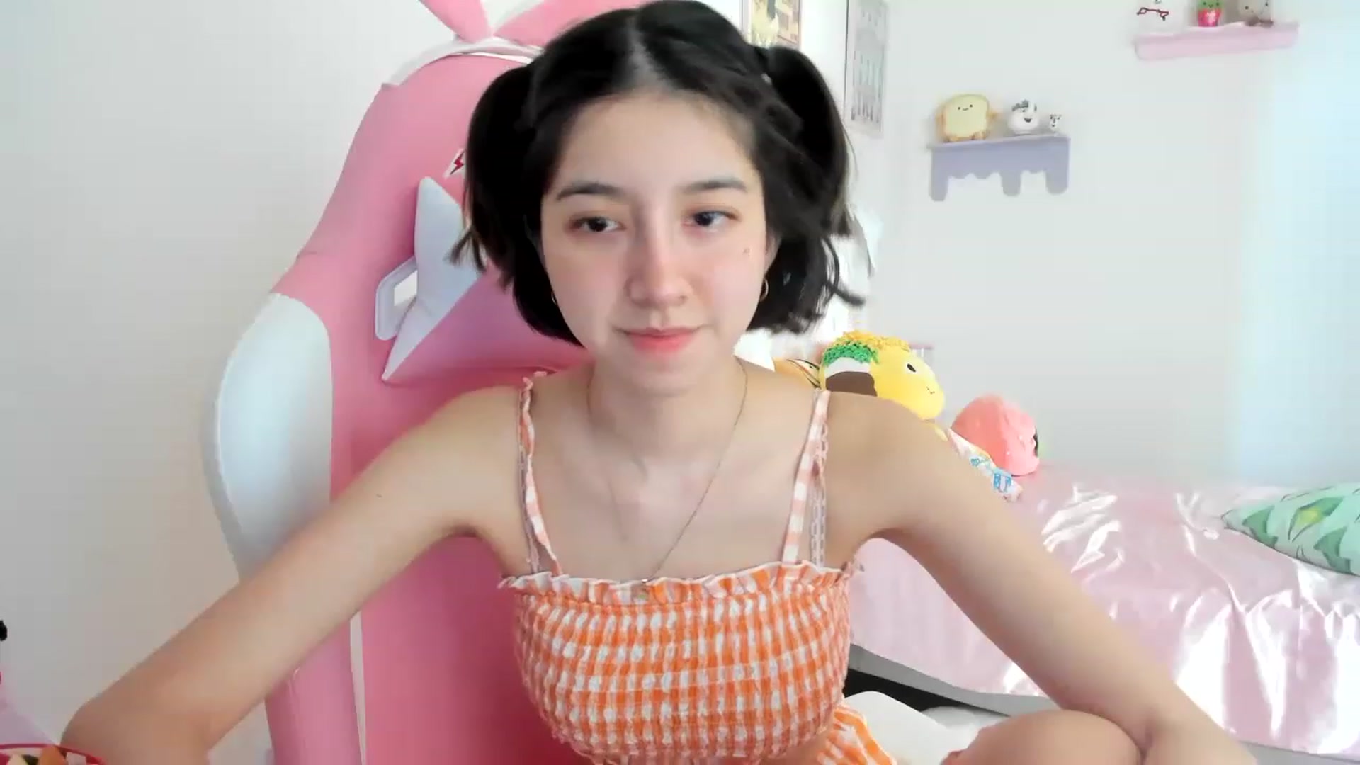 Gallery image thumbnail from Cherrycute666's myfreecams stream on, 06/17/2023, 23:00 image 8 of 20