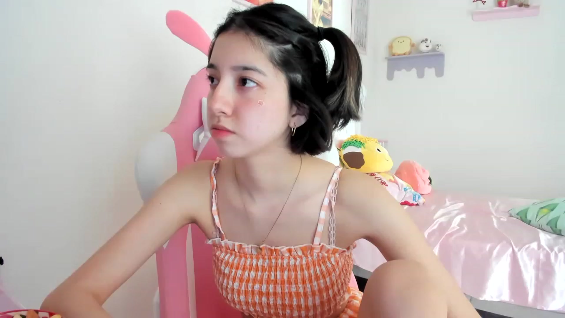 Gallery image thumbnail from Cherrycute666's myfreecams stream on, 06/17/2023, 23:00 image 4 of 20