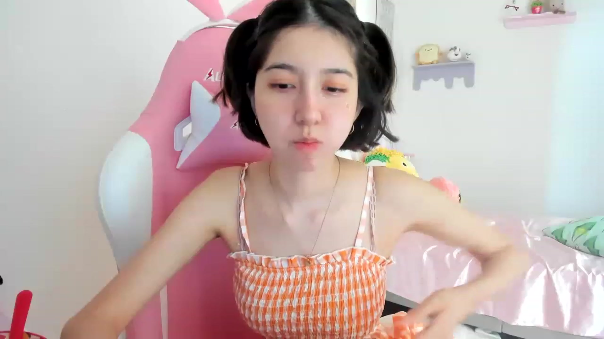 Gallery image thumbnail from Cherrycute666's myfreecams stream on, 06/17/2023, 23:00 image 9 of 20