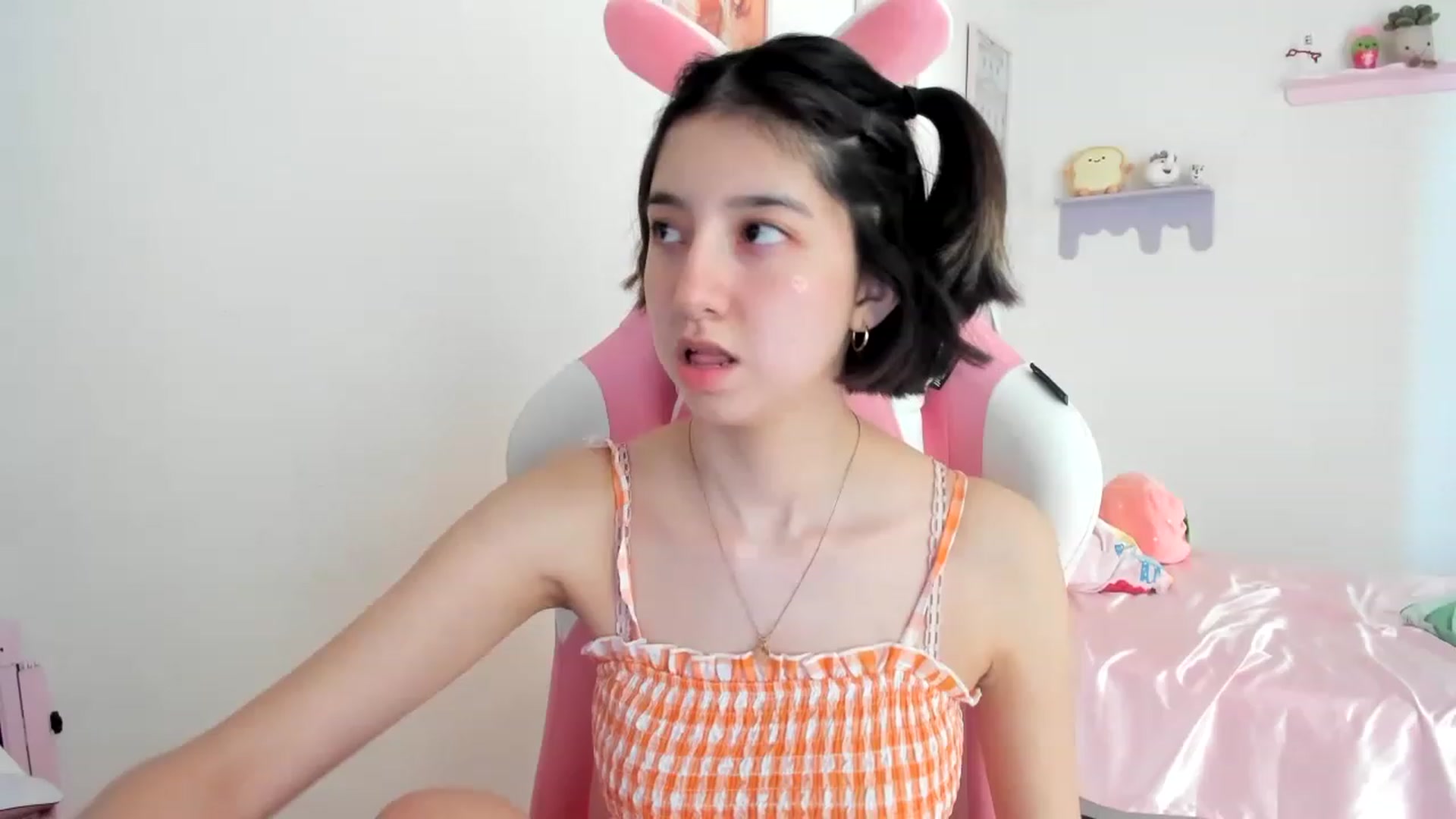 Gallery image thumbnail from Cherrycute666's myfreecams stream on, 06/18/2023, 24:02 image 9 of 20