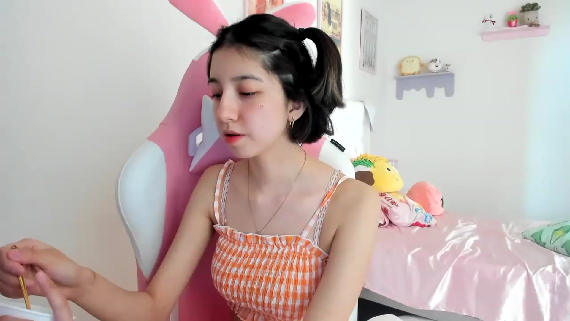 Gallery image thumbnail from Cherrycute666's myfreecams stream on, 06/18/2023, 24:02 image 1 of 20