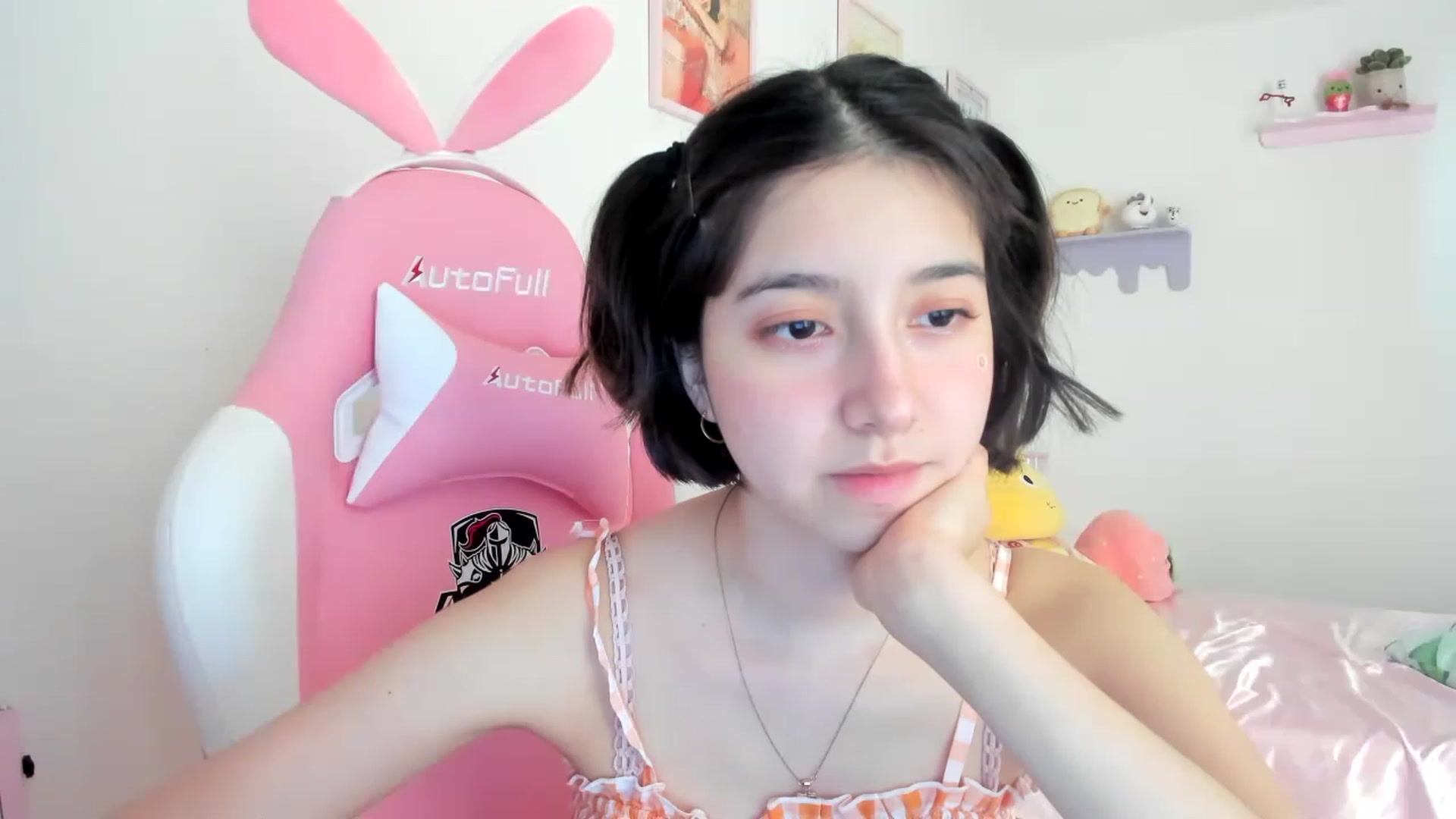 Gallery image thumbnail from Cherrycute666's myfreecams stream on, 06/18/2023, 24:02 image 19 of 20