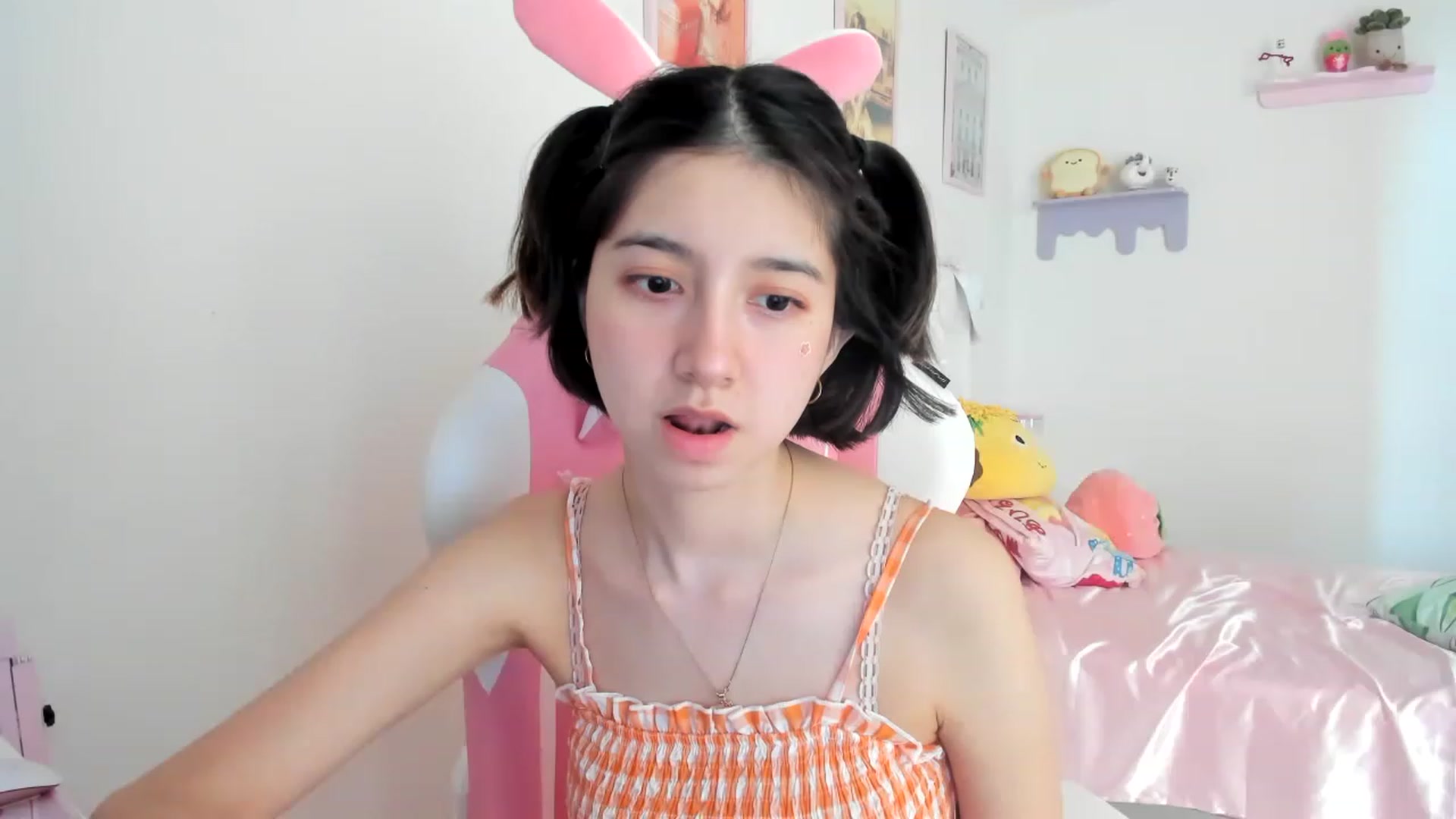 Gallery image thumbnail from Cherrycute666's myfreecams stream on, 06/18/2023, 24:02 image 8 of 20