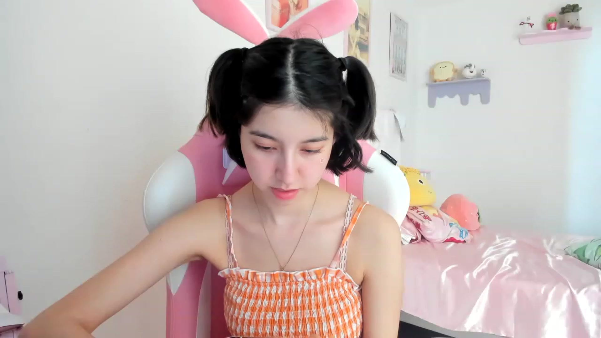 Gallery image thumbnail from Cherrycute666's myfreecams stream on, 06/18/2023, 24:02 image 7 of 20