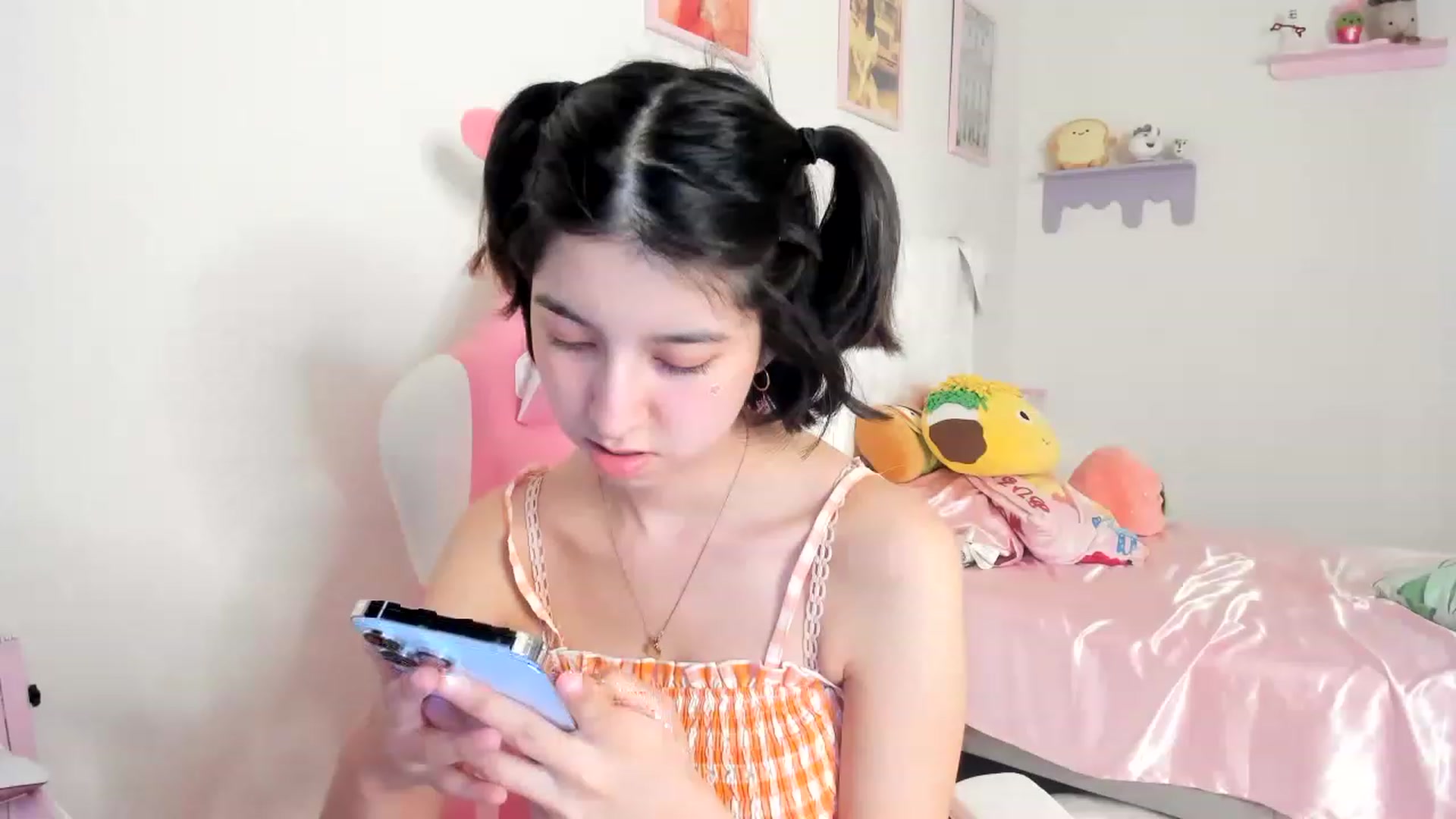Gallery image thumbnail from Cherrycute666's myfreecams stream on, 06/18/2023, 24:45 image 18 of 20