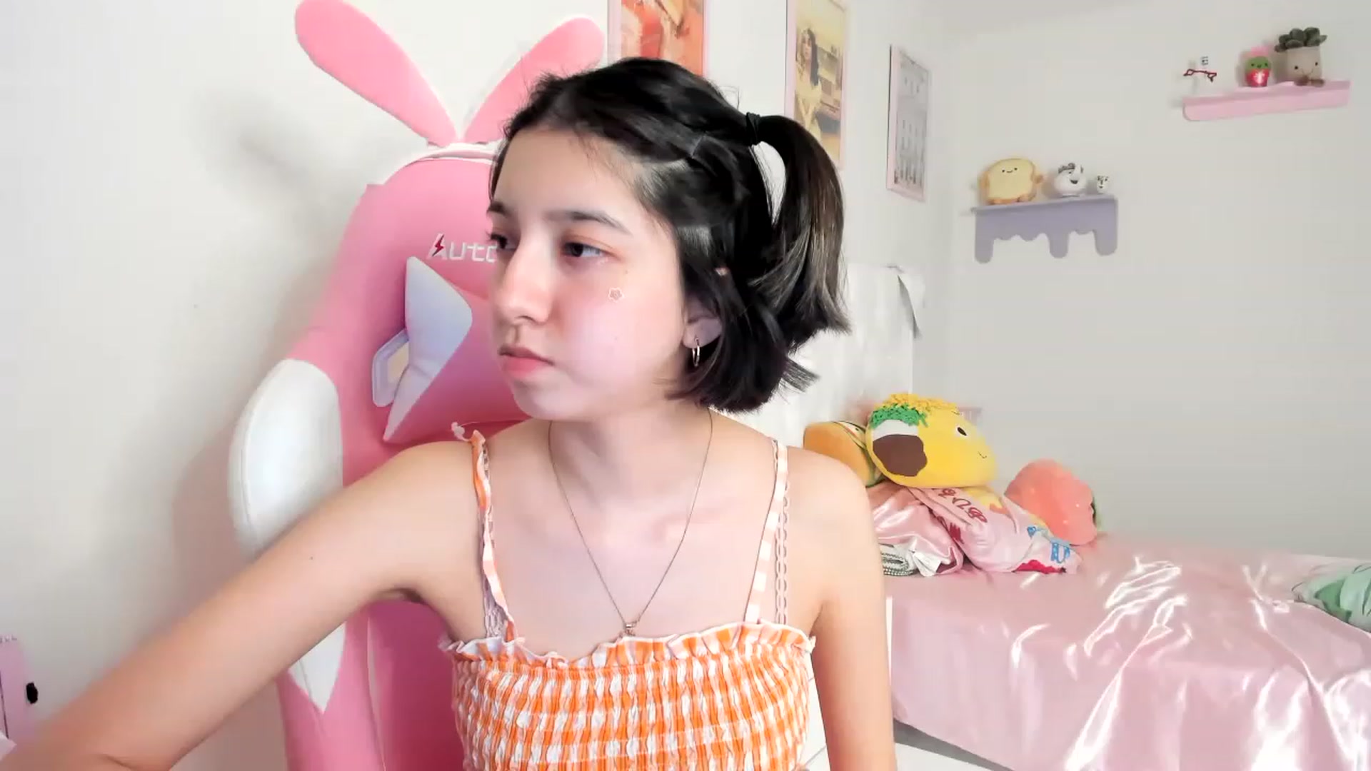 Gallery image thumbnail from Cherrycute666's myfreecams stream on, 06/18/2023, 24:45 image 1 of 20