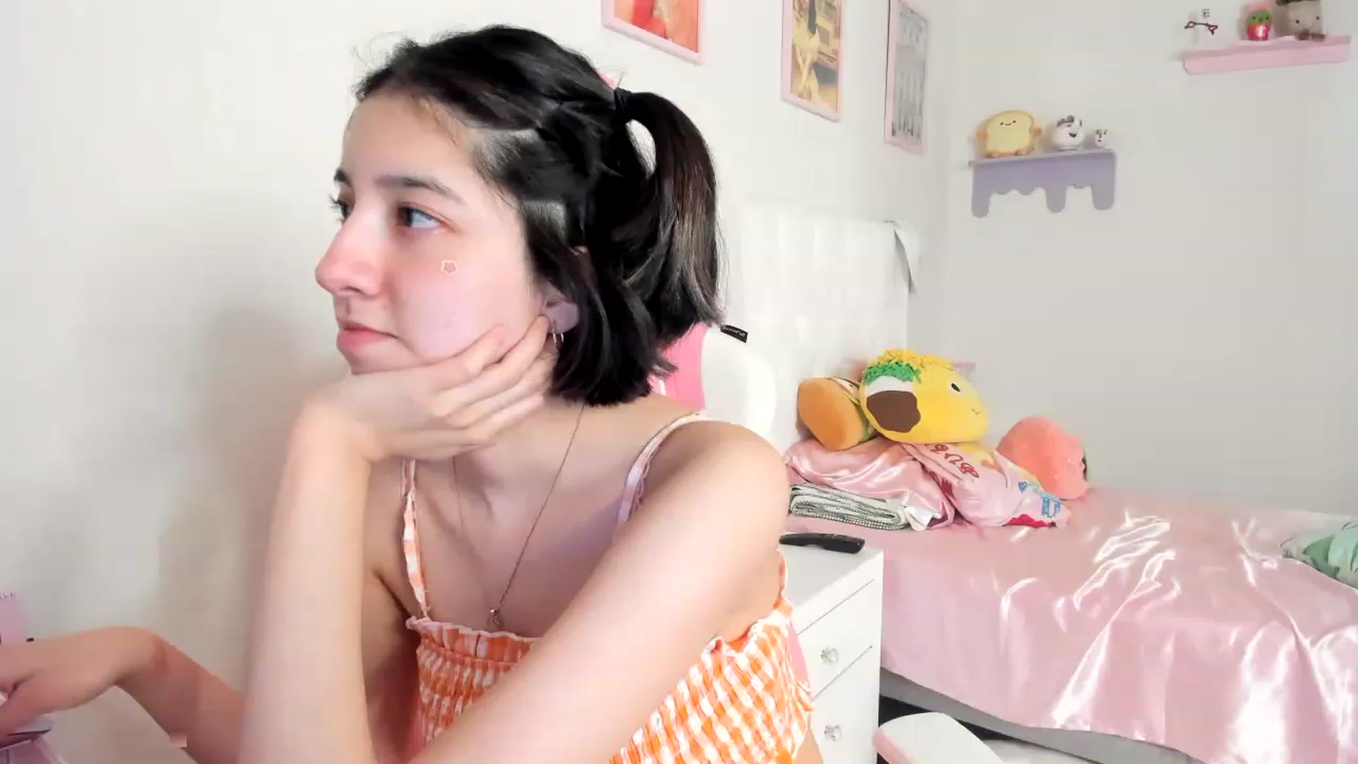 Gallery image thumbnail from Cherrycute666's myfreecams stream on, 06/18/2023, 24:45 image 16 of 20