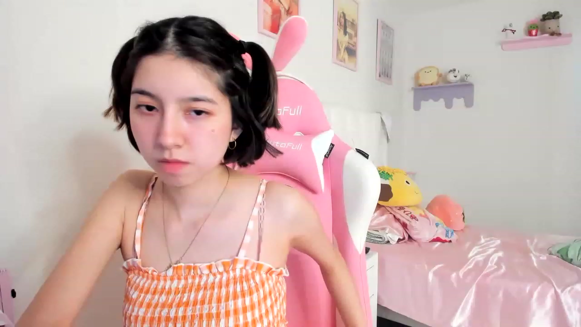 Gallery image thumbnail from Cherrycute666's myfreecams stream on, 06/18/2023, 24:45 image 7 of 20