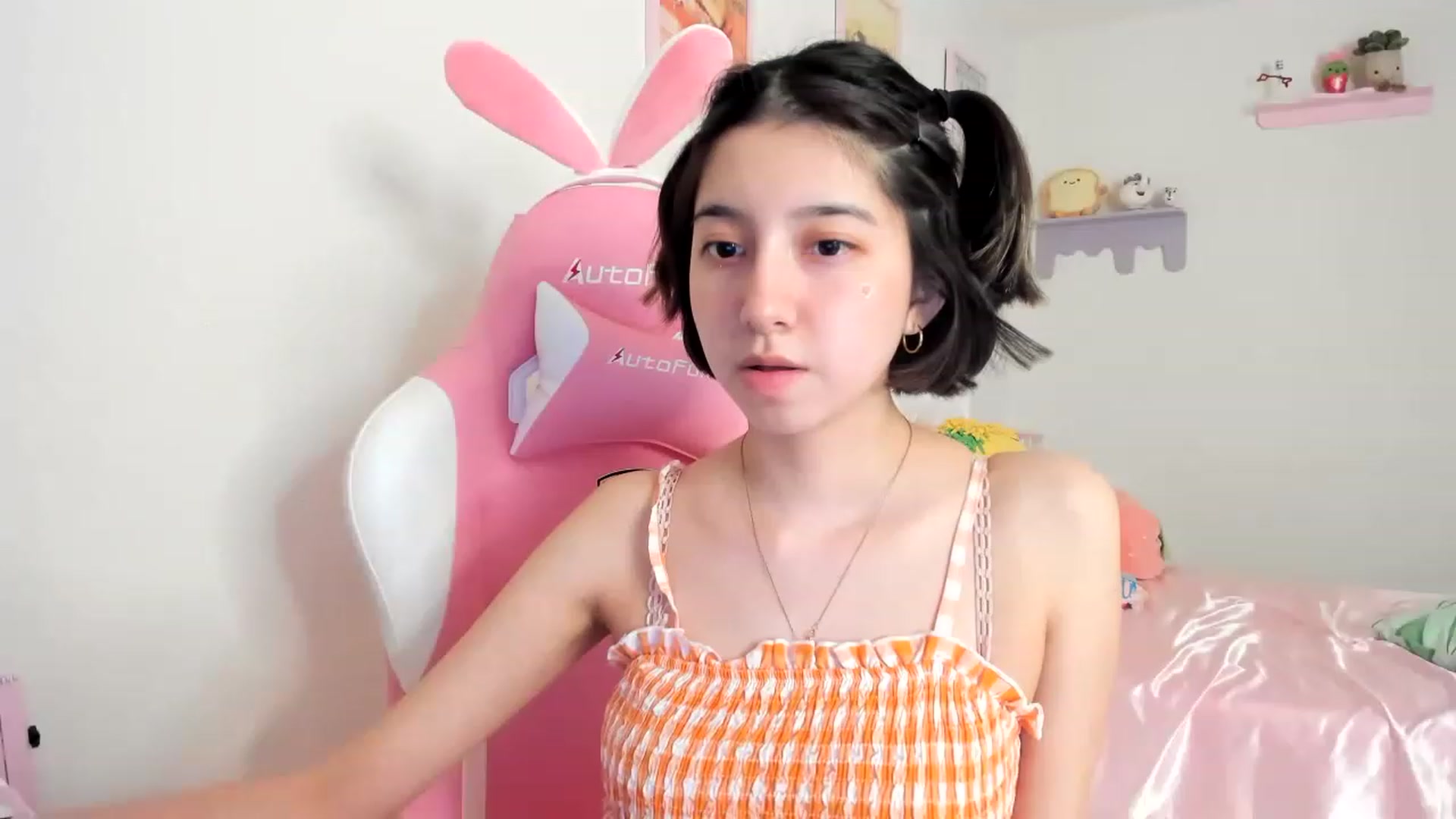 Gallery image thumbnail from Cherrycute666's myfreecams stream on, 06/18/2023, 24:45 image 3 of 20