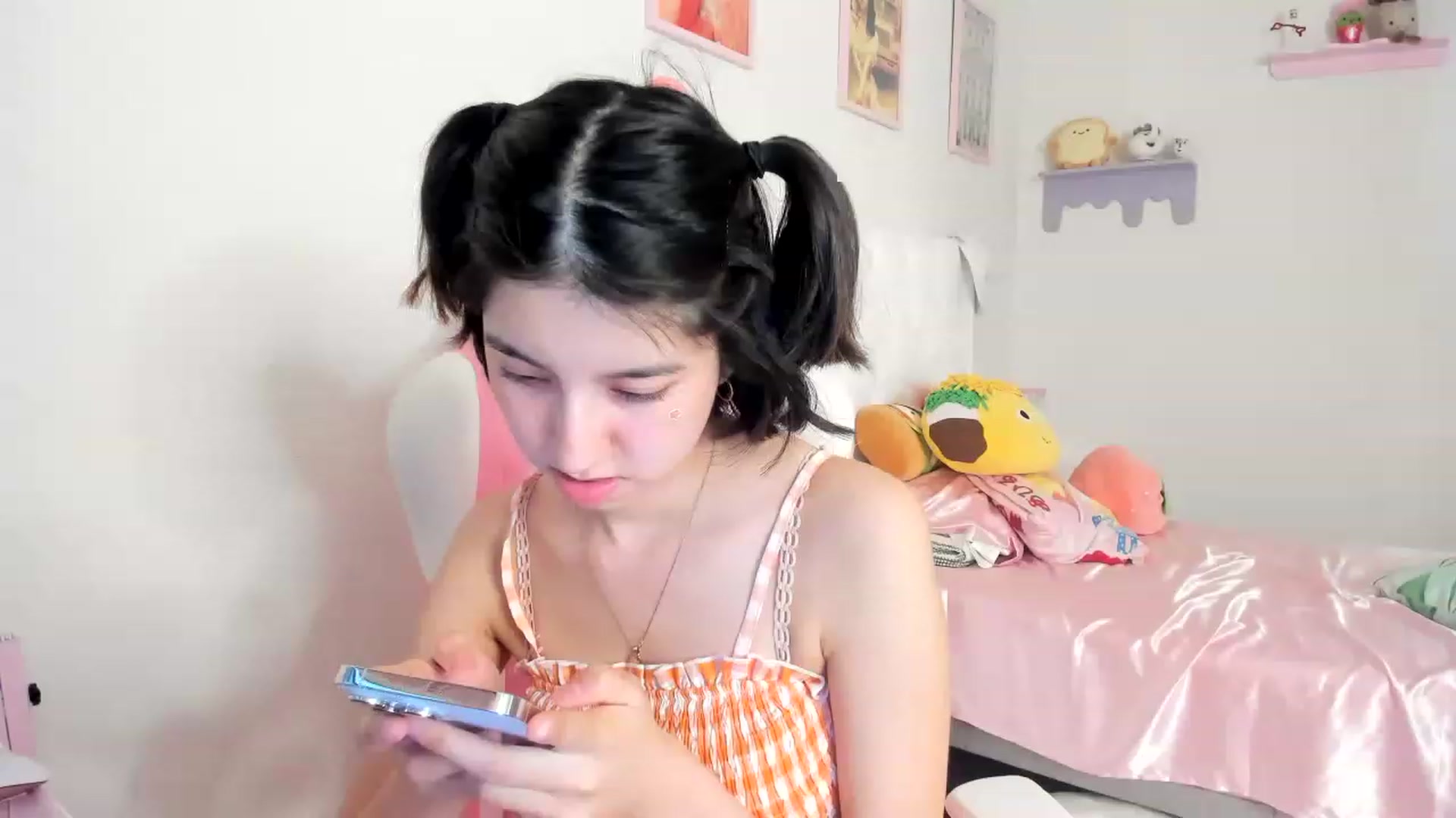 Gallery image thumbnail from Cherrycute666's myfreecams stream on, 06/18/2023, 24:45 image 19 of 20