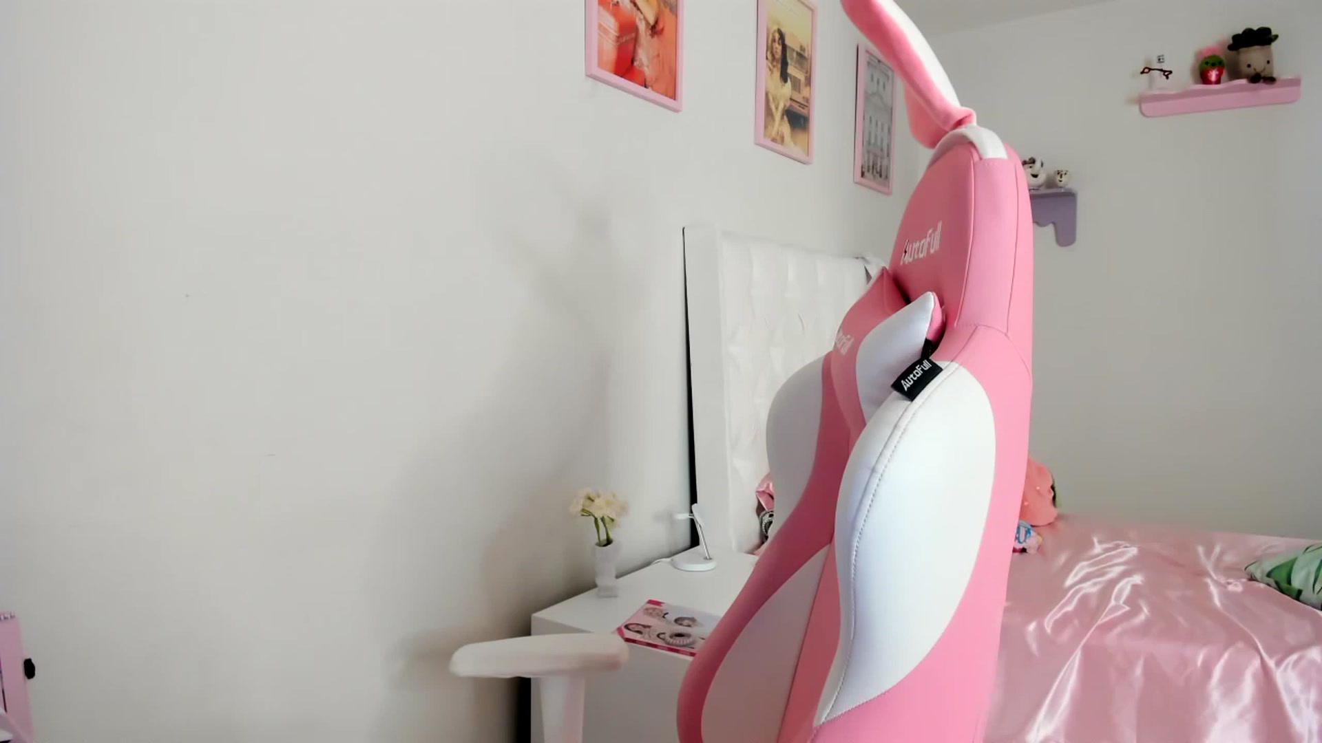 Gallery image thumbnail from Cherrycute666's myfreecams stream on, 06/18/2023, 24:45 image 5 of 20