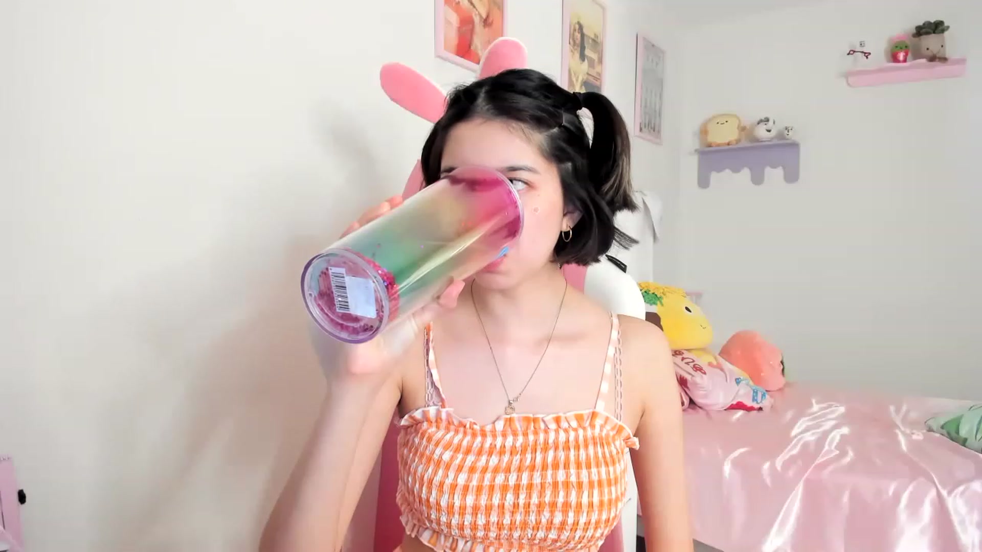 Gallery image thumbnail from Cherrycute666's myfreecams stream on, 06/18/2023, 24:45 image 6 of 20