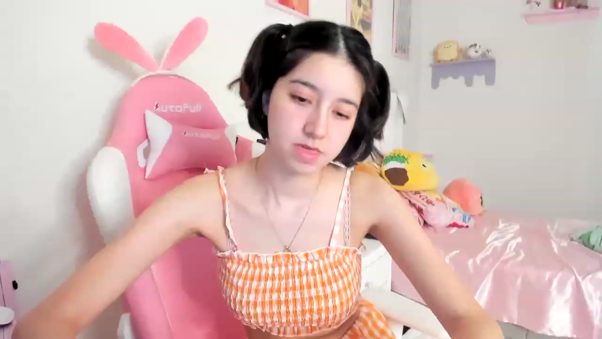Gallery image thumbnail from Cherrycute666's myfreecams stream on, 06/18/2023, 24:45 image 13 of 20