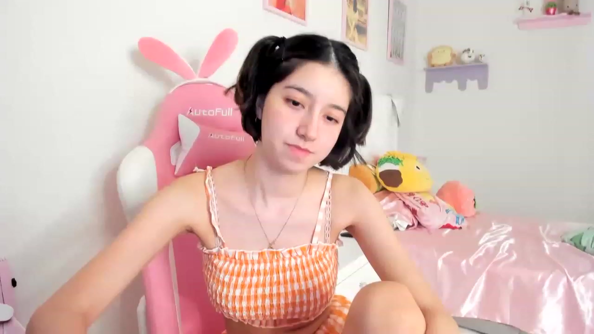 Gallery image thumbnail from Cherrycute666's myfreecams stream on, 06/18/2023, 24:45 image 12 of 20