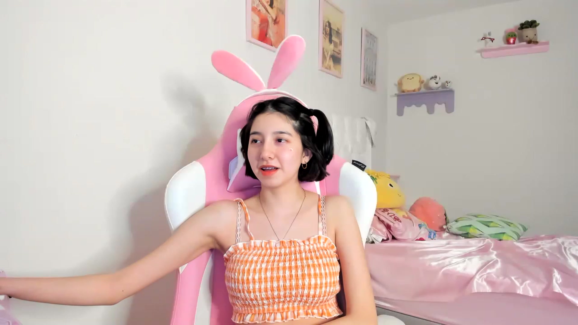 Gallery image thumbnail from Cherrycute666's myfreecams stream on, 06/18/2023, 05:57 image 15 of 20
