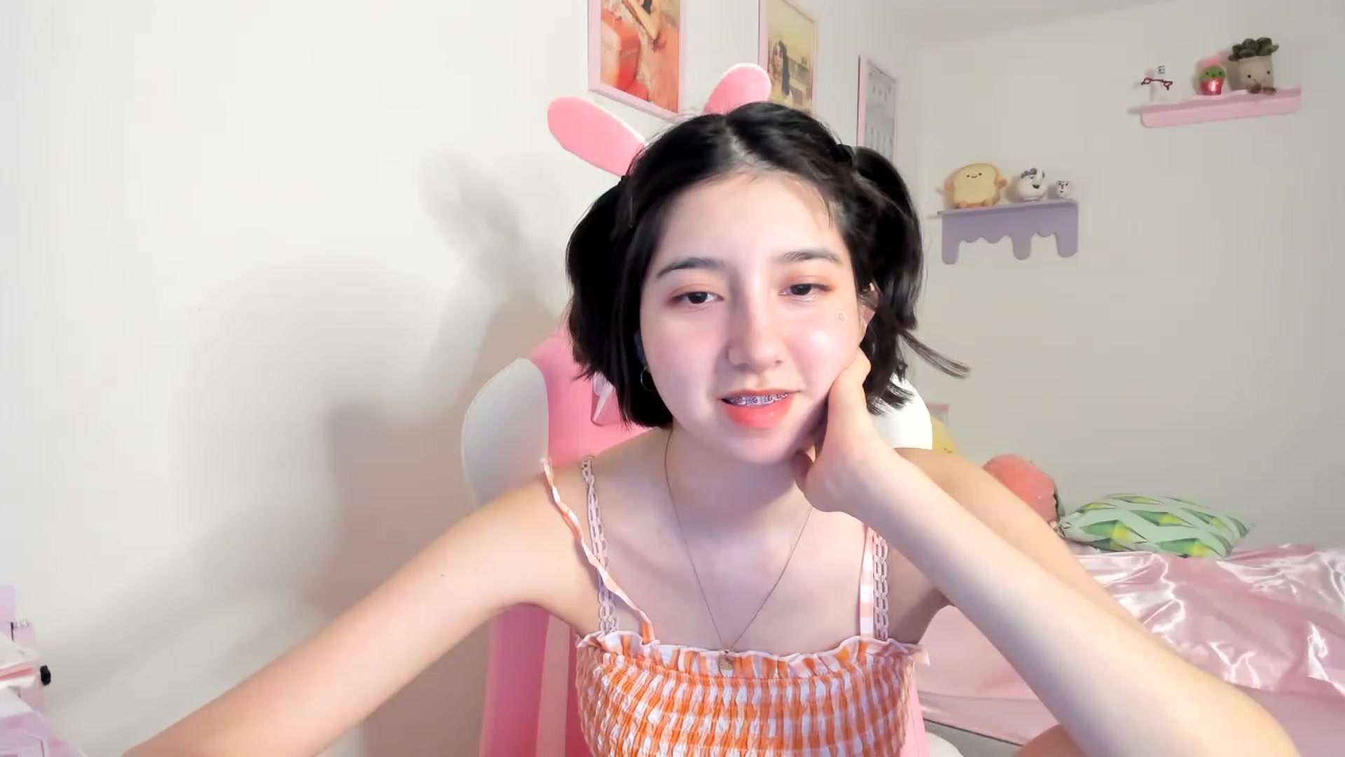 Gallery image thumbnail from Cherrycute666's myfreecams stream on, 06/18/2023, 05:57 image 18 of 20