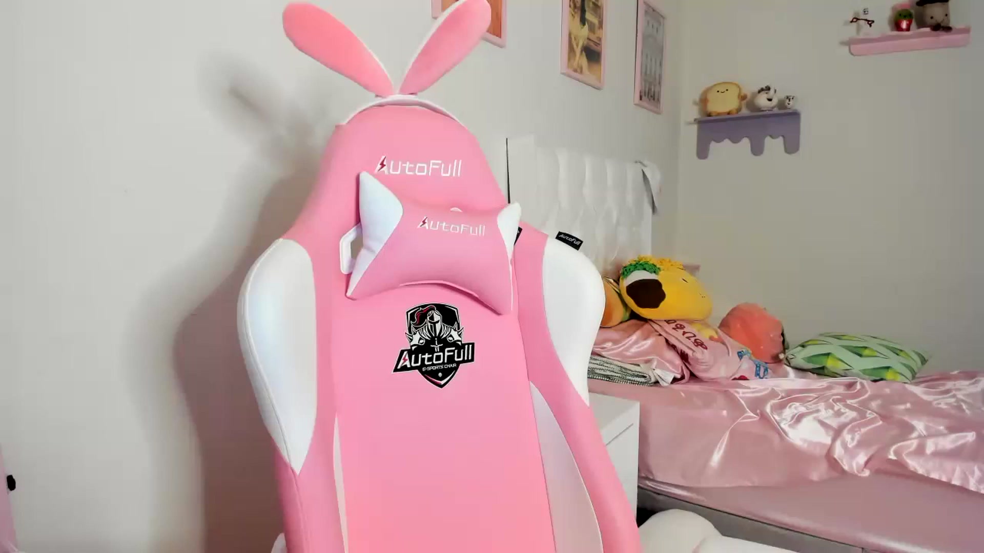 Gallery image thumbnail from Cherrycute666's myfreecams stream on, 06/18/2023, 07:59 image 16 of 20