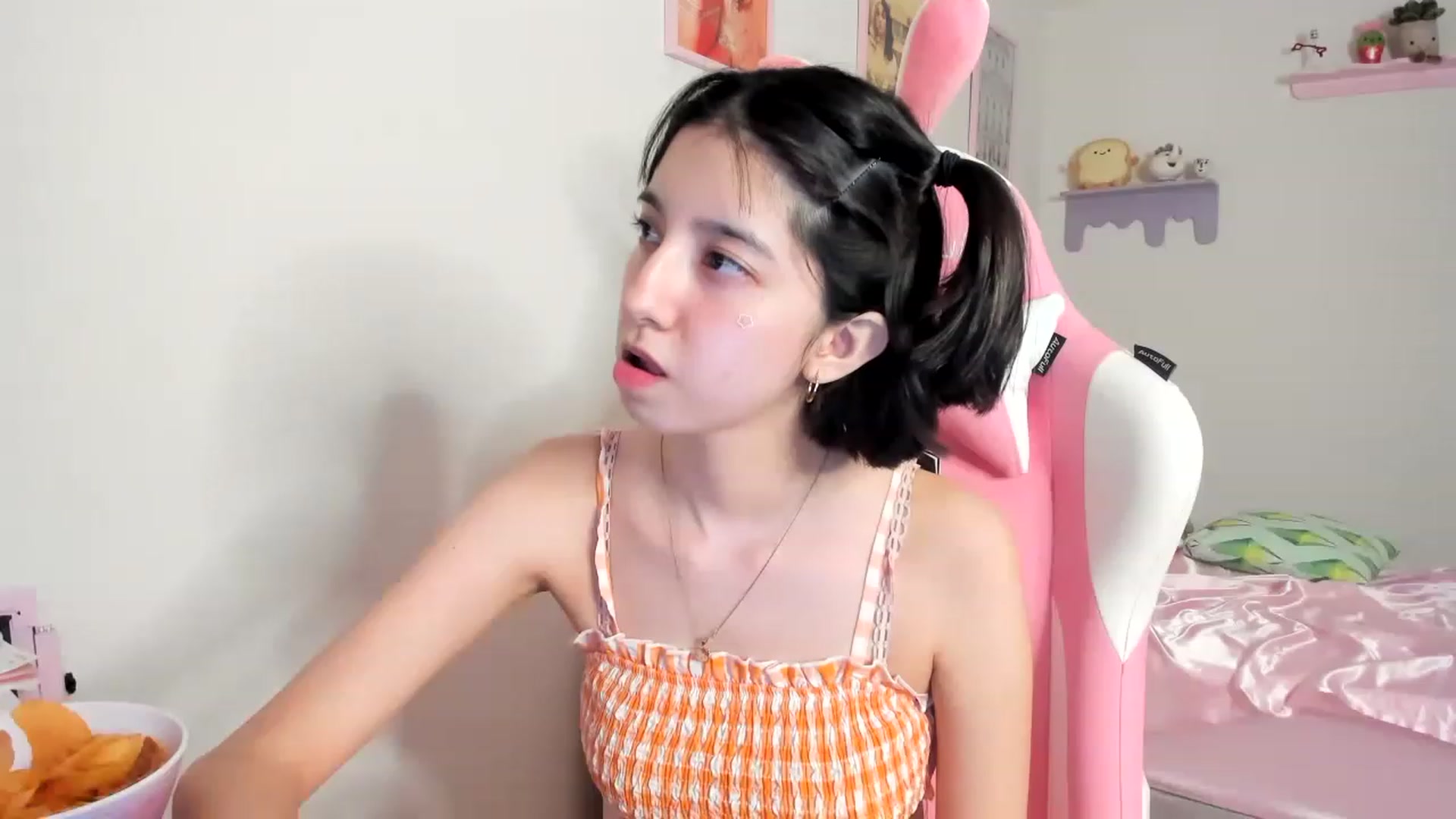 Gallery image thumbnail from Cherrycute666's myfreecams stream on, 06/18/2023, 07:59 image 12 of 20