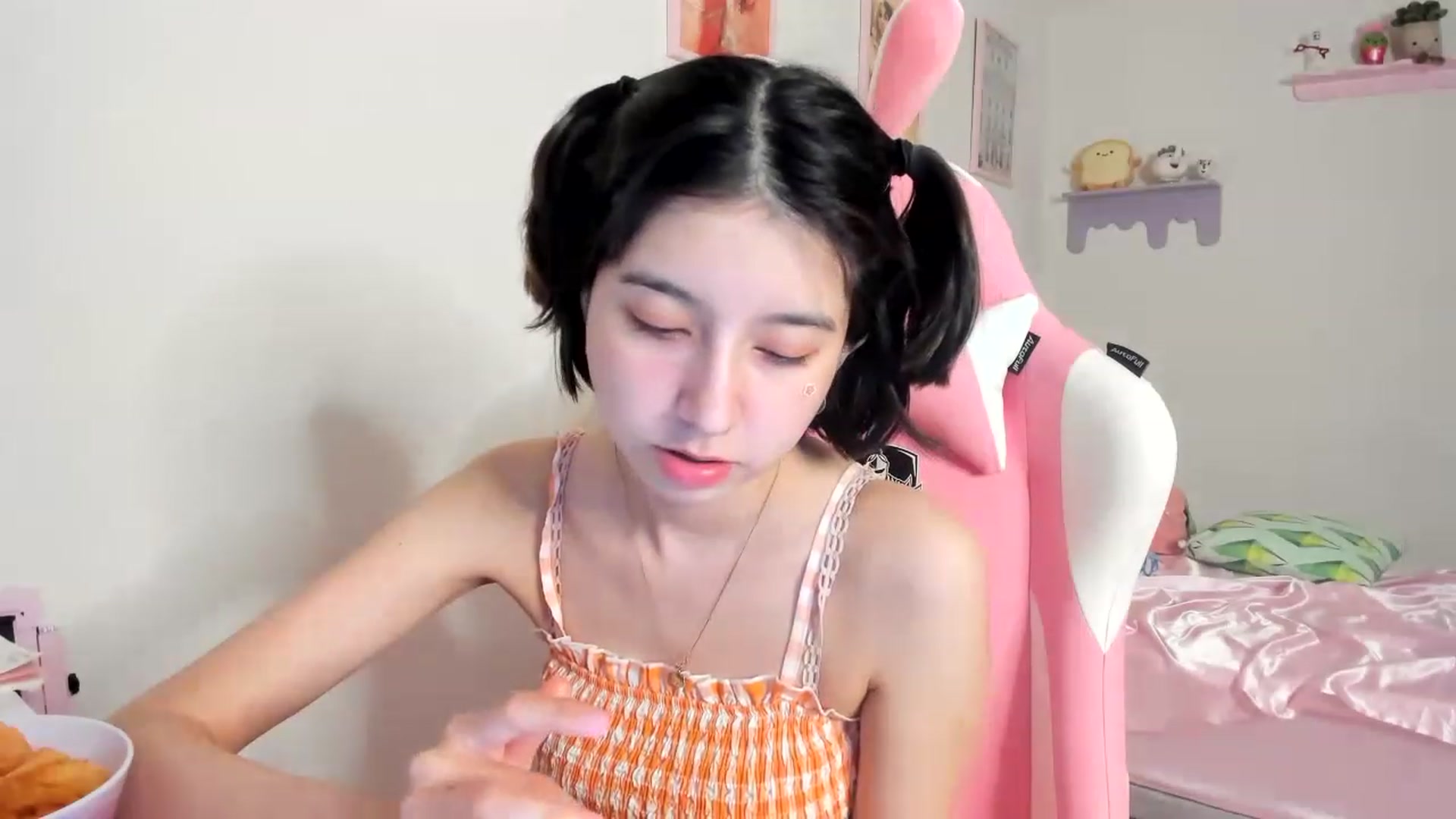Gallery image thumbnail from Cherrycute666's myfreecams stream on, 06/18/2023, 07:59 image 13 of 20