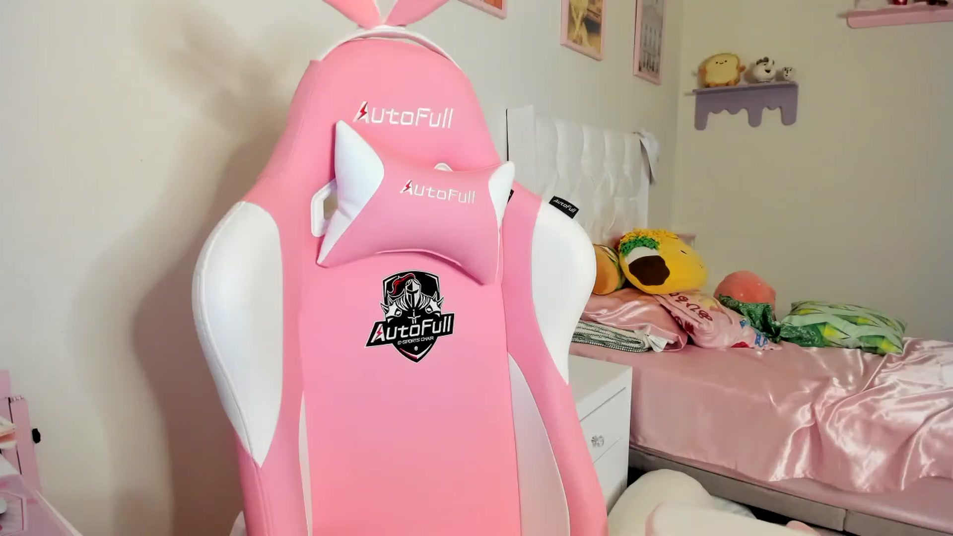 Gallery image thumbnail from Cherrycute666's myfreecams stream on, 06/18/2023, 10:09 image 19 of 20