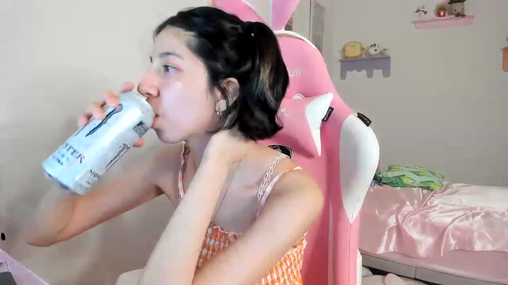 Gallery image thumbnail from Cherrycute666's myfreecams stream on, 06/18/2023, 10:09 image 15 of 20