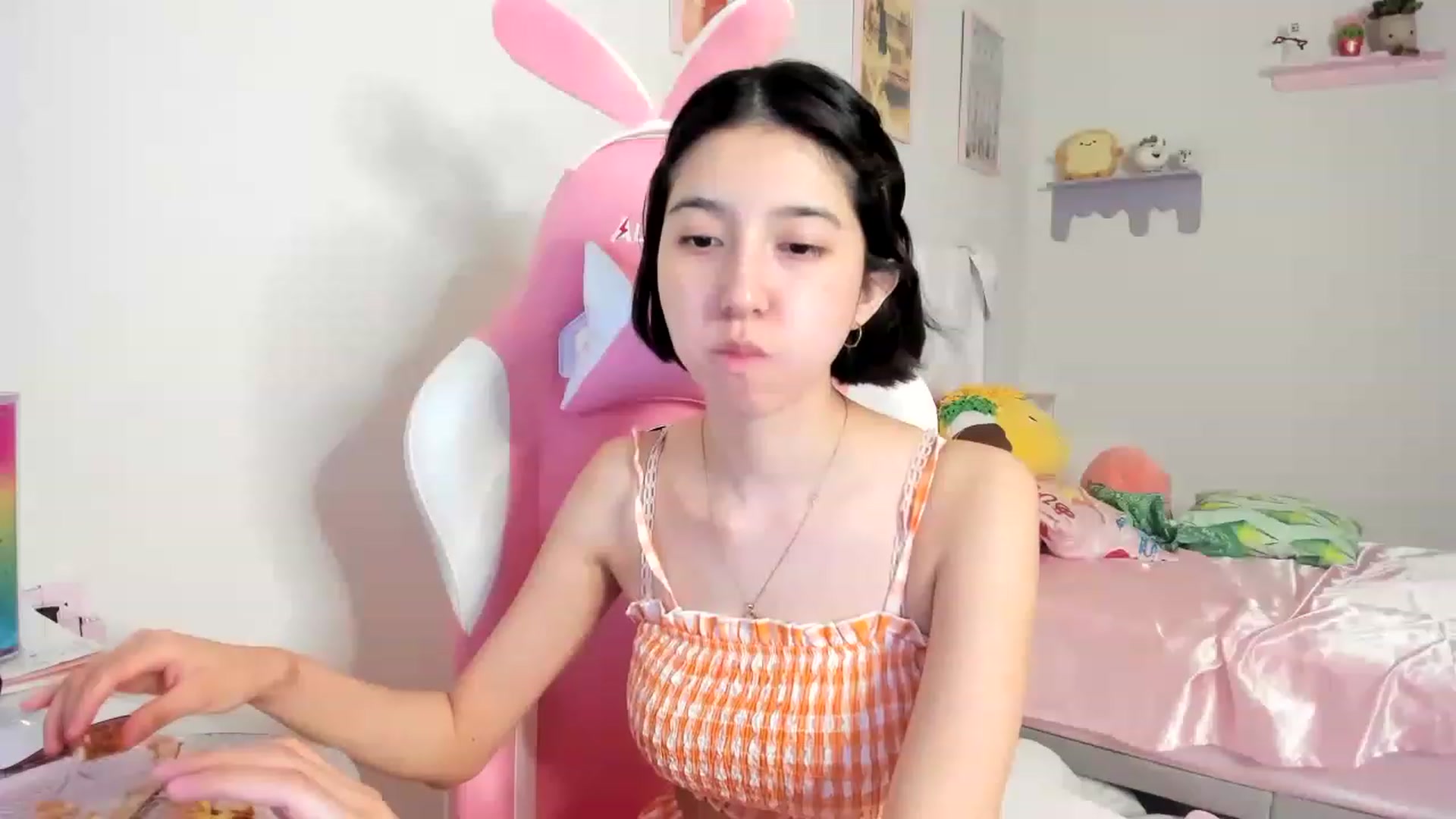 Gallery image thumbnail from Cherrycute666's myfreecams stream on, 06/18/2023, 12:01 image 16 of 20