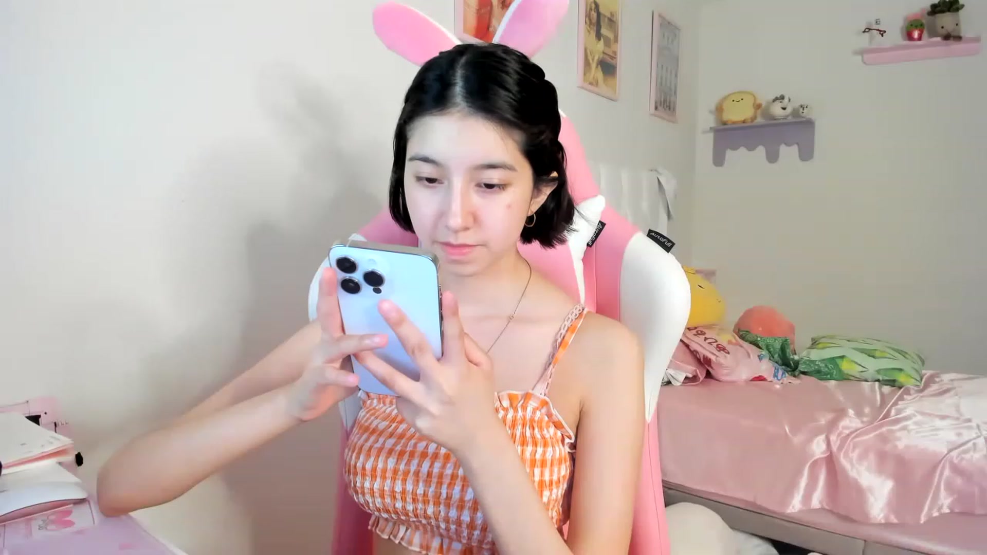 Gallery image thumbnail from Cherrycute666's myfreecams stream on, 06/18/2023, 12:01 image 14 of 20