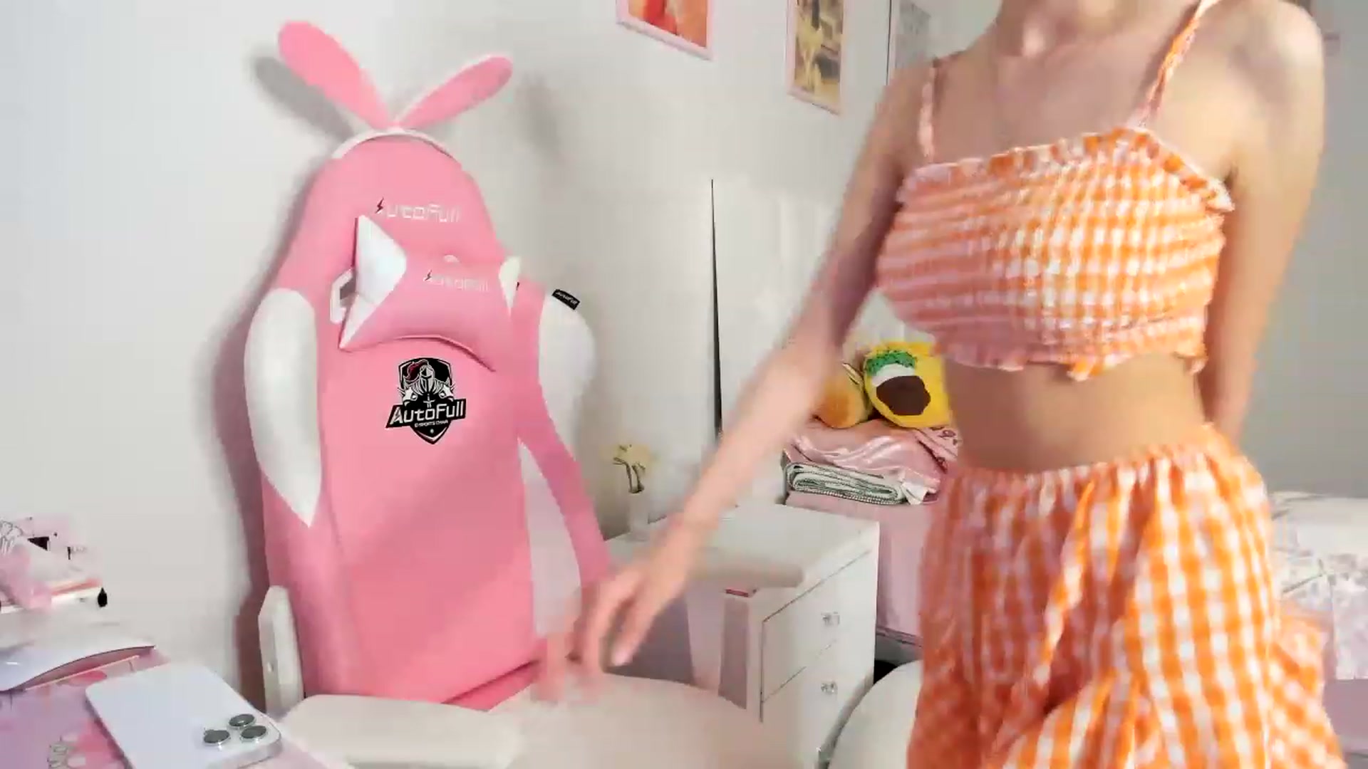 Gallery image thumbnail from Cherrycute666's myfreecams stream on, 06/18/2023, 12:01 image 8 of 20