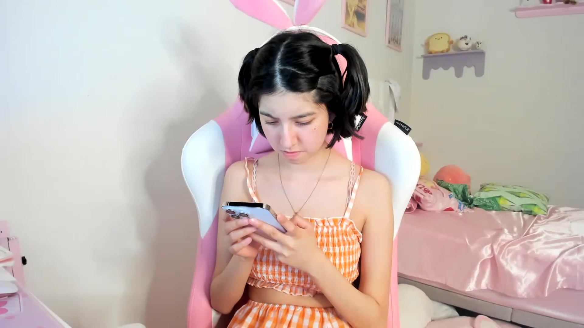 Gallery image thumbnail from Cherrycute666's myfreecams stream on, 06/18/2023, 12:01 image 2 of 20
