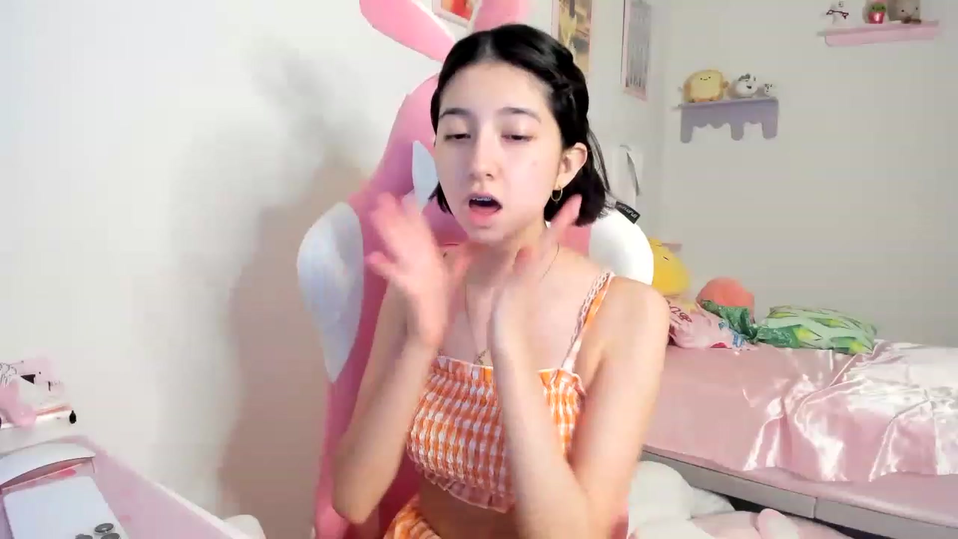 Gallery image thumbnail from Cherrycute666's myfreecams stream on, 06/18/2023, 12:01 image 10 of 20