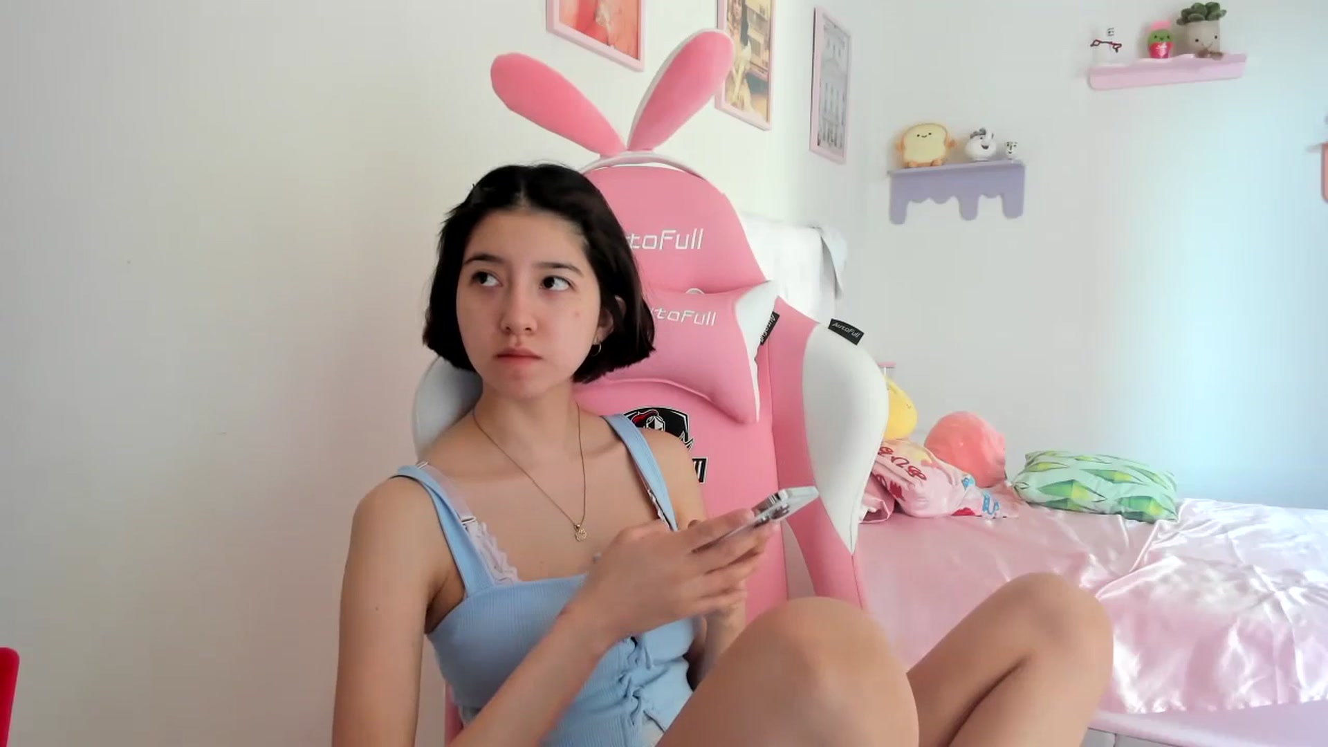 Gallery image thumbnail from Cherrycute666's myfreecams stream on, 06/18/2023, 22:24 image 18 of 20