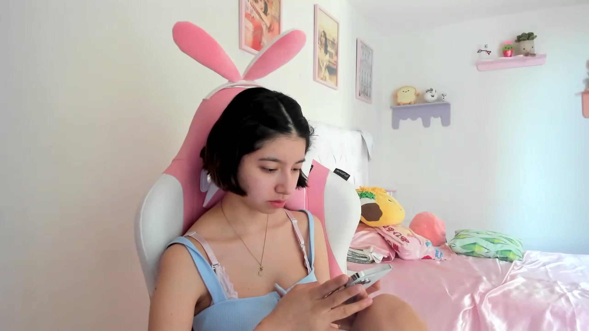 Gallery image thumbnail from Cherrycute666's myfreecams stream on, 06/18/2023, 22:24 image 7 of 20