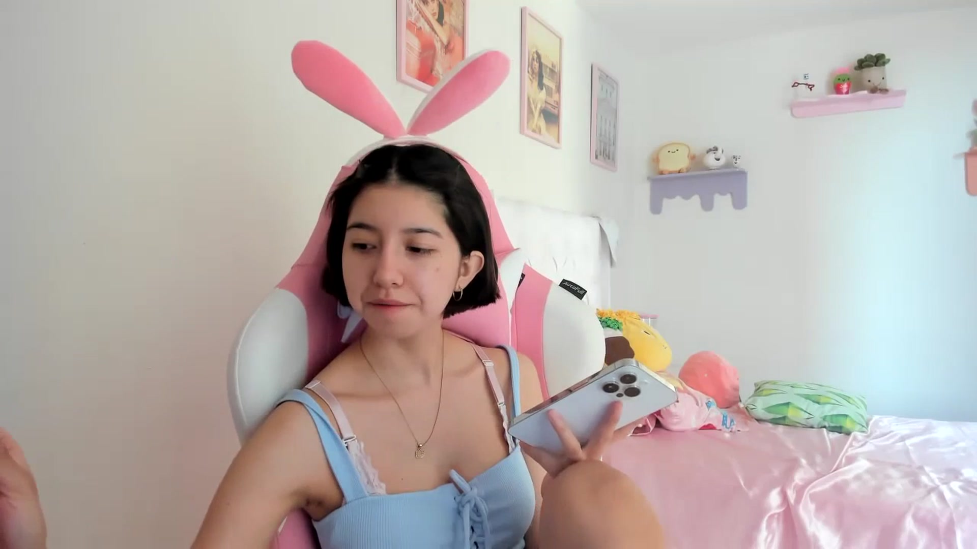 Gallery image thumbnail from Cherrycute666's myfreecams stream on, 06/18/2023, 22:24 image 5 of 20