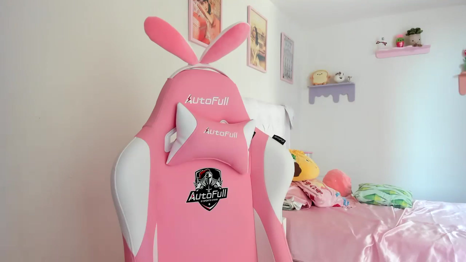Gallery image thumbnail from Cherrycute666's myfreecams stream on, 06/18/2023, 22:24 image 3 of 20